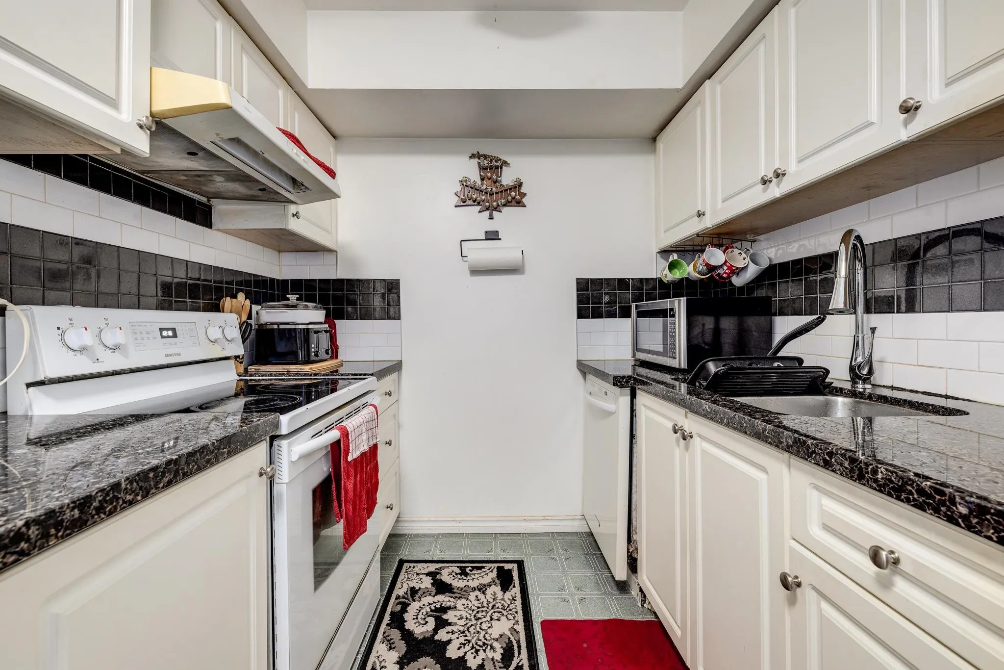 14834 Holly Park Lane