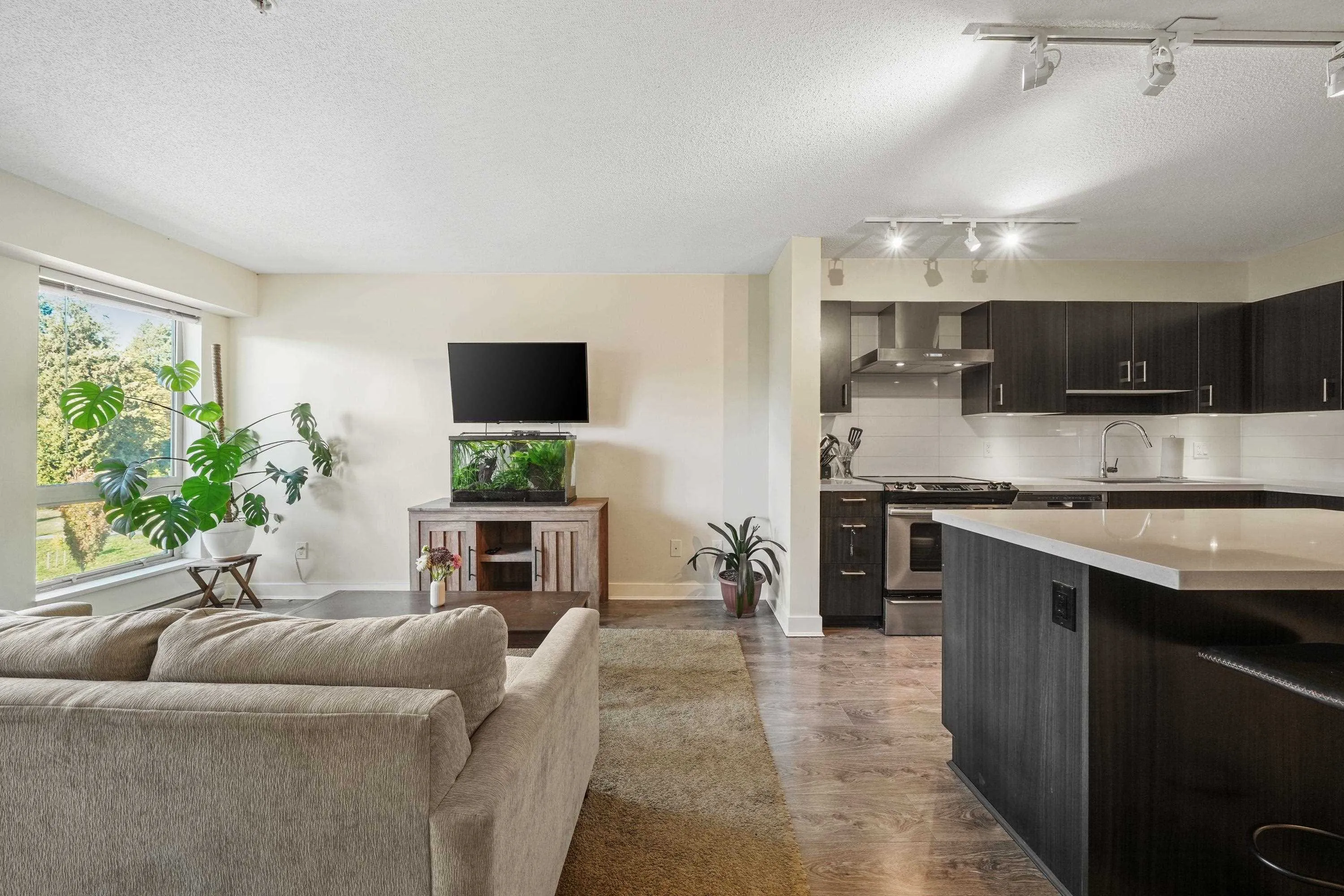 607 500 Royal Avenue