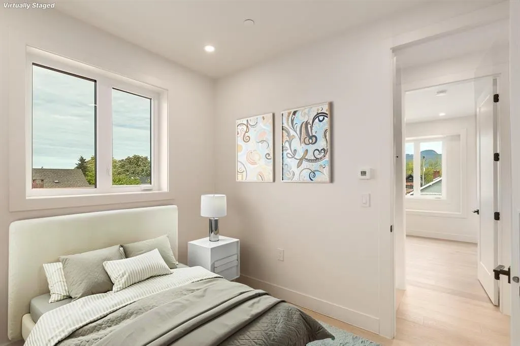 1 2658 Dundas Street