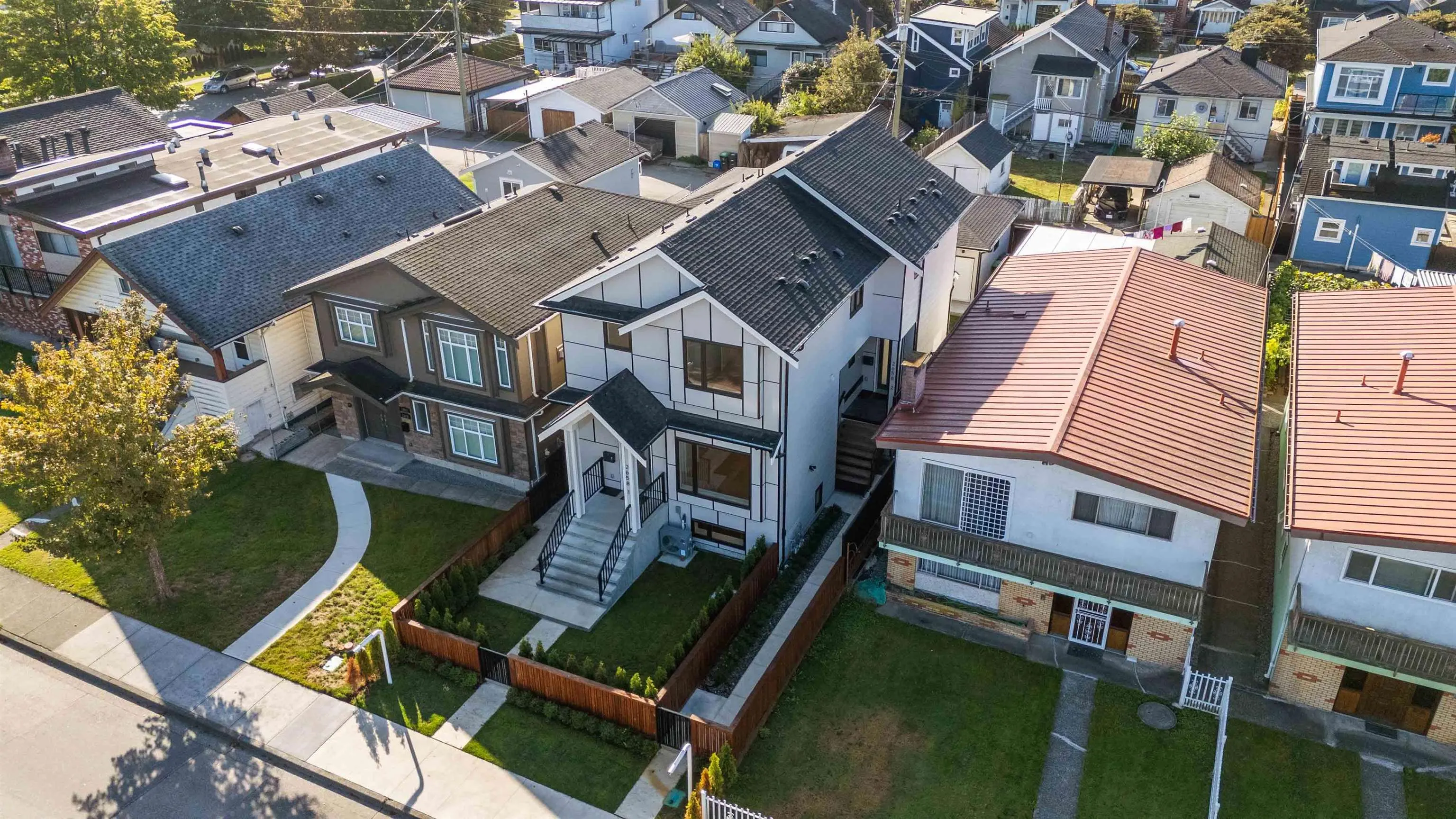 1 2658 Dundas Street