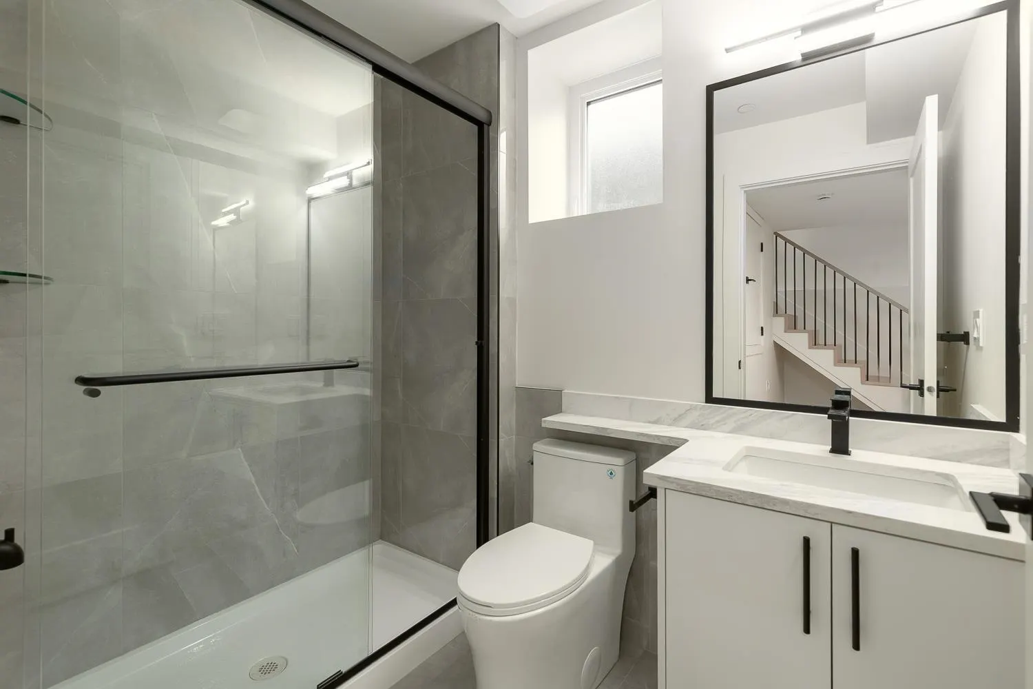 1 2658 Dundas Street