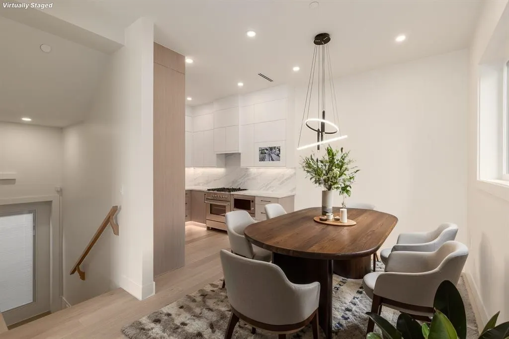 1 2658 Dundas Street