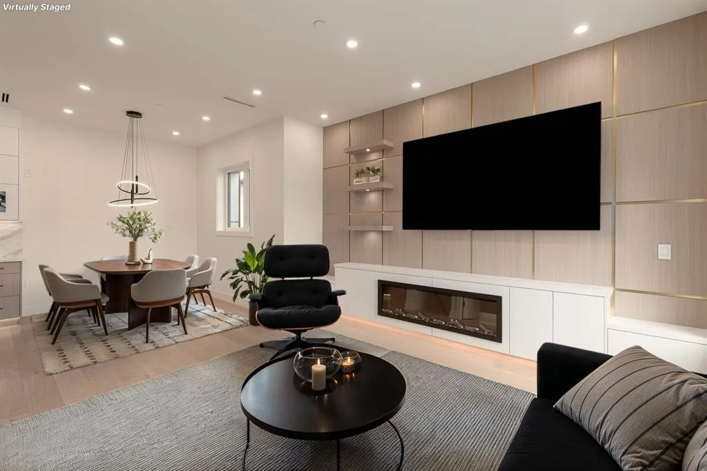 1 2658 Dundas Street