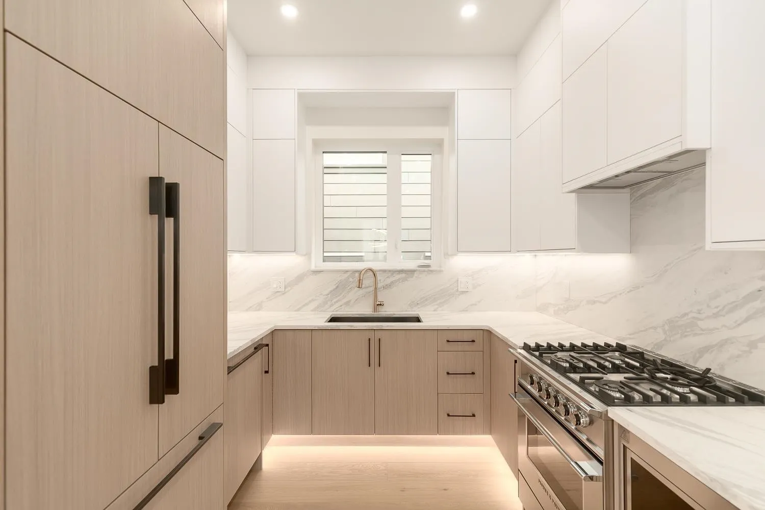 1 2658 Dundas Street