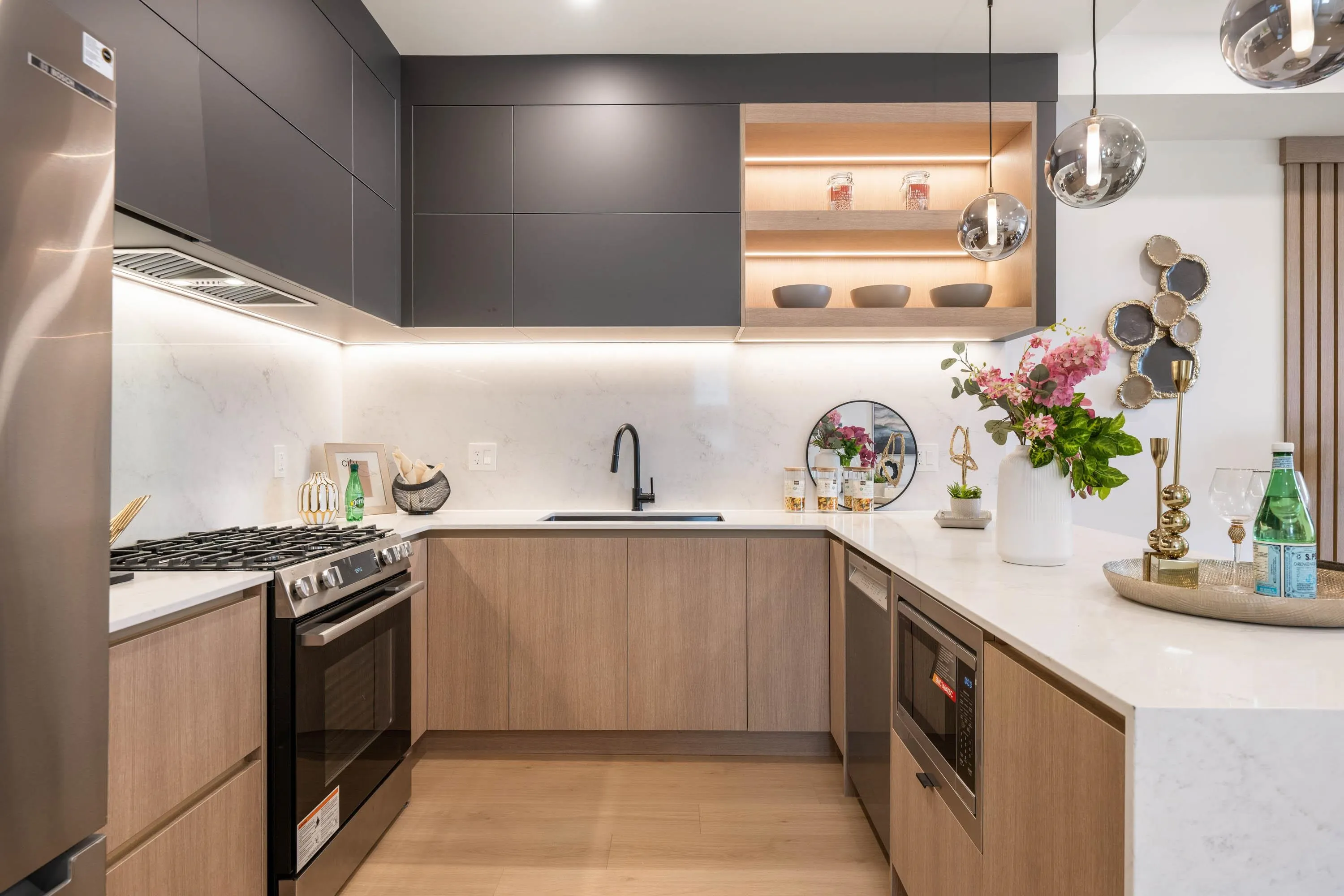 3 3065 Charles Street