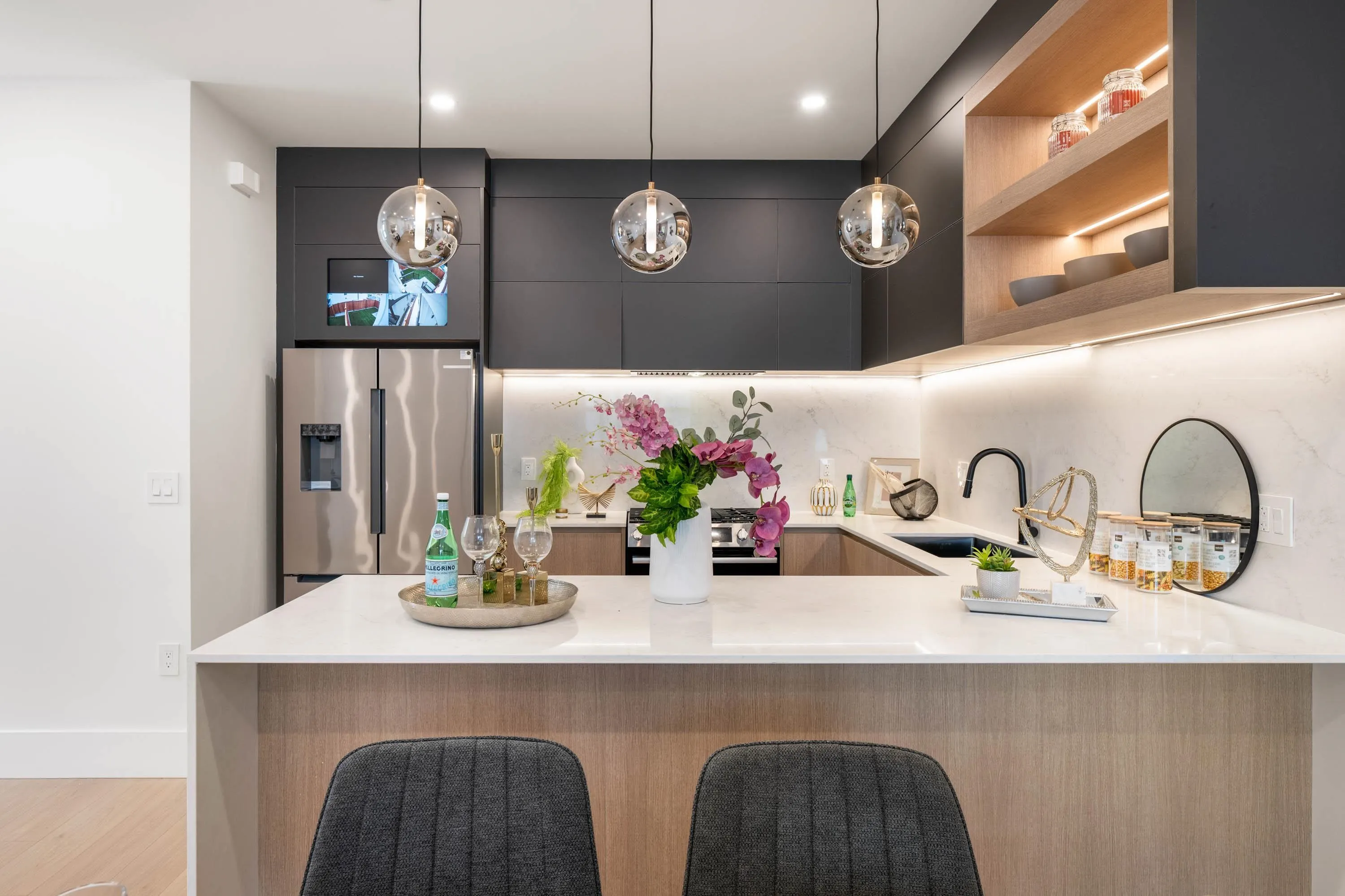 3 3065 Charles Street