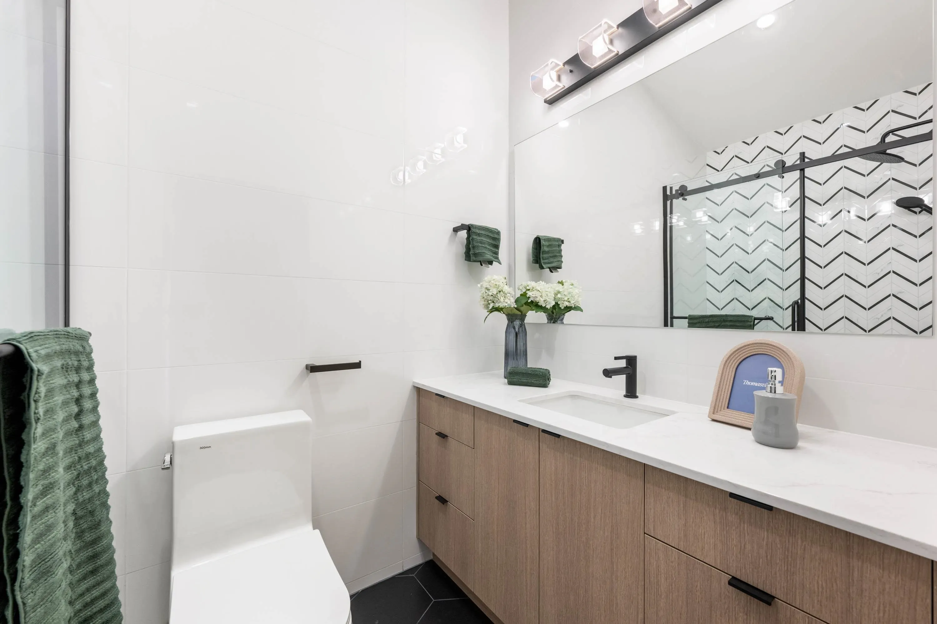 3 3065 Charles Street