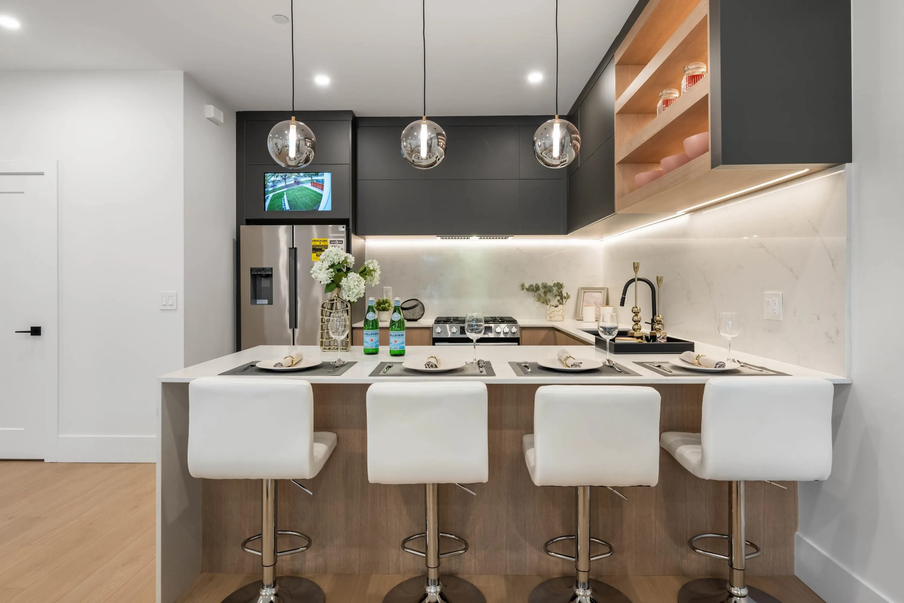 1 3065 Charles Street