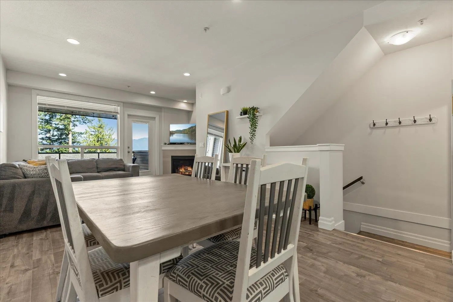 62 6026 Lindeman Street