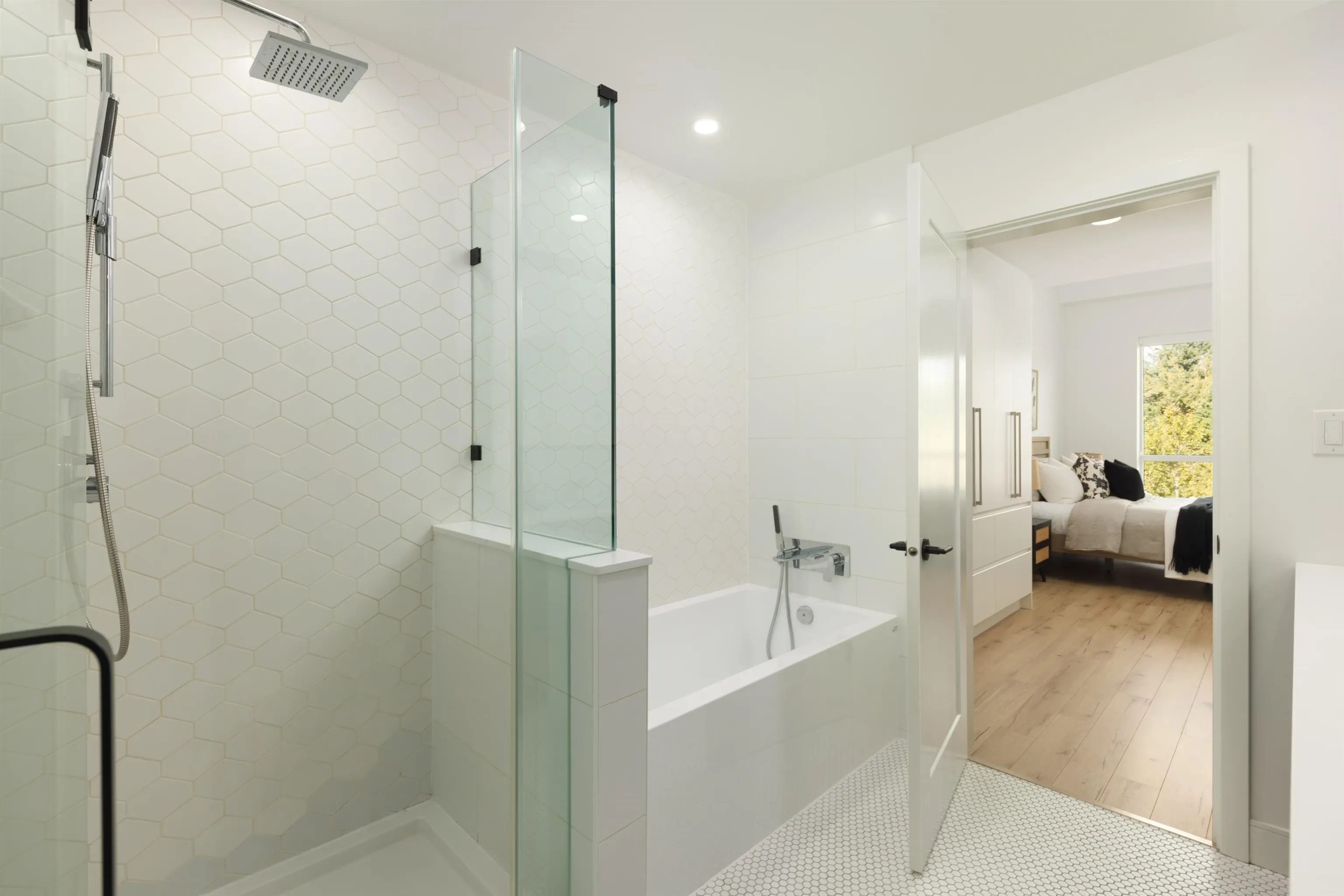 618 3131 Murray Street