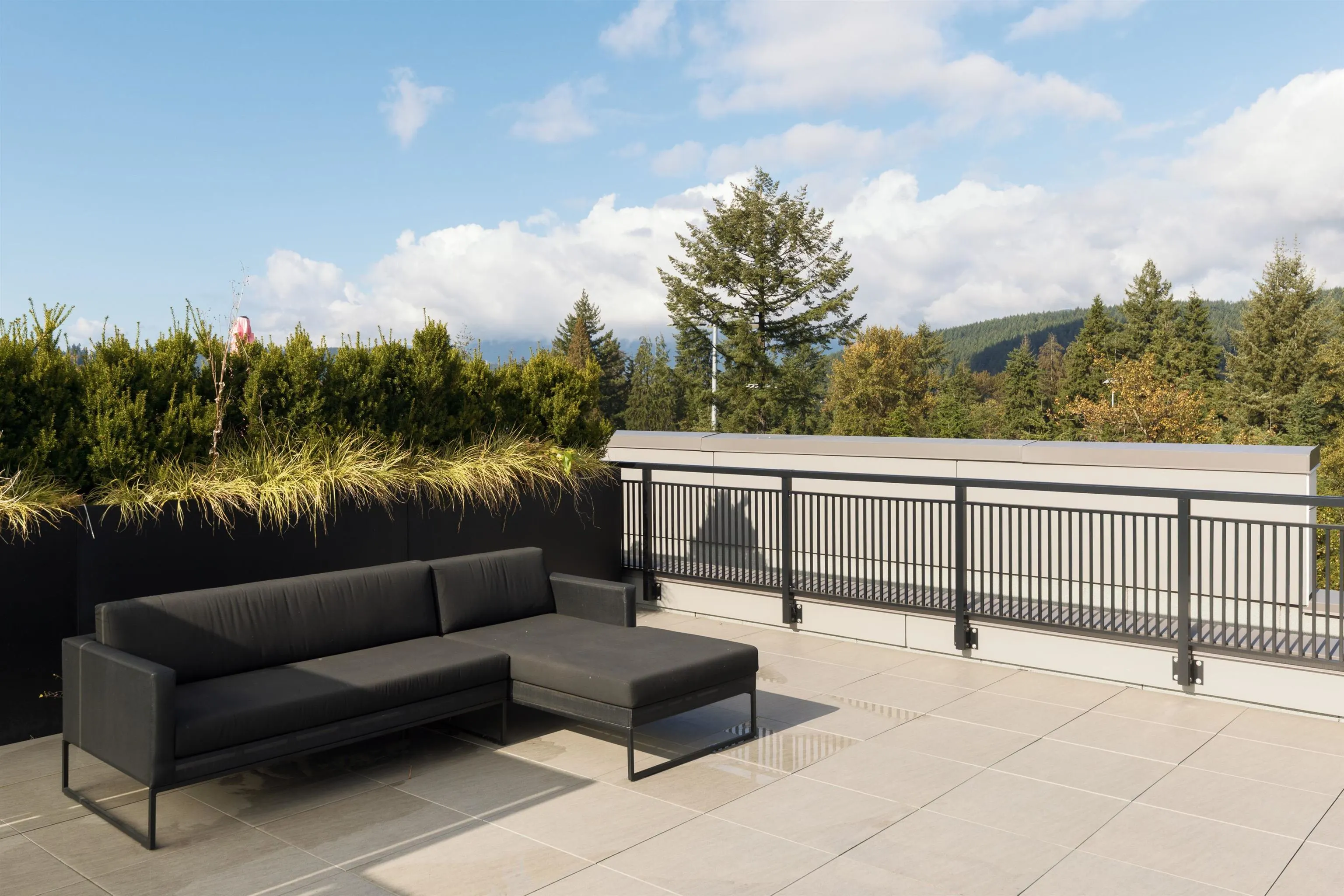 618 3131 Murray Street