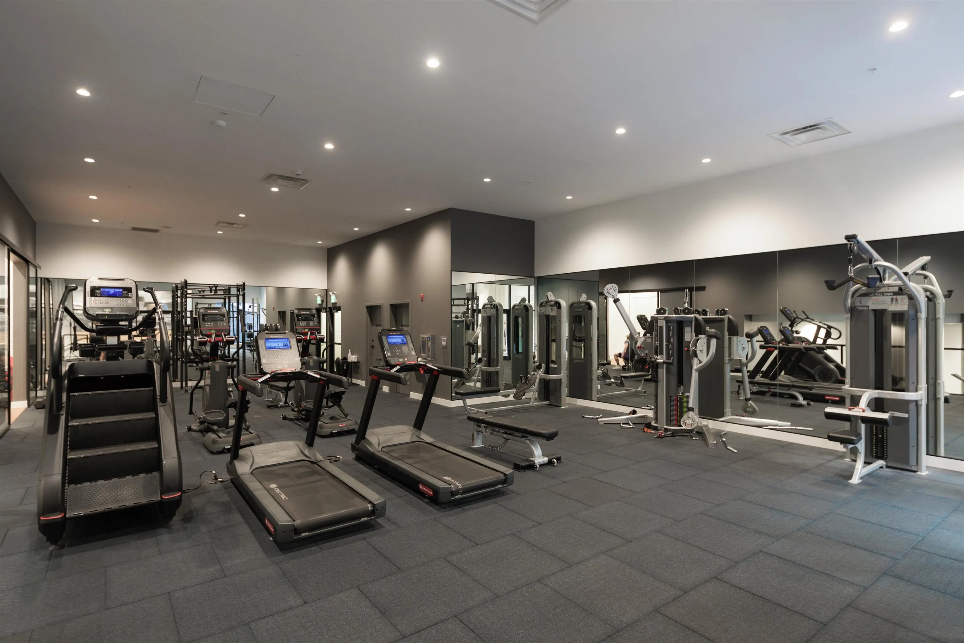 618 3131 Murray Street