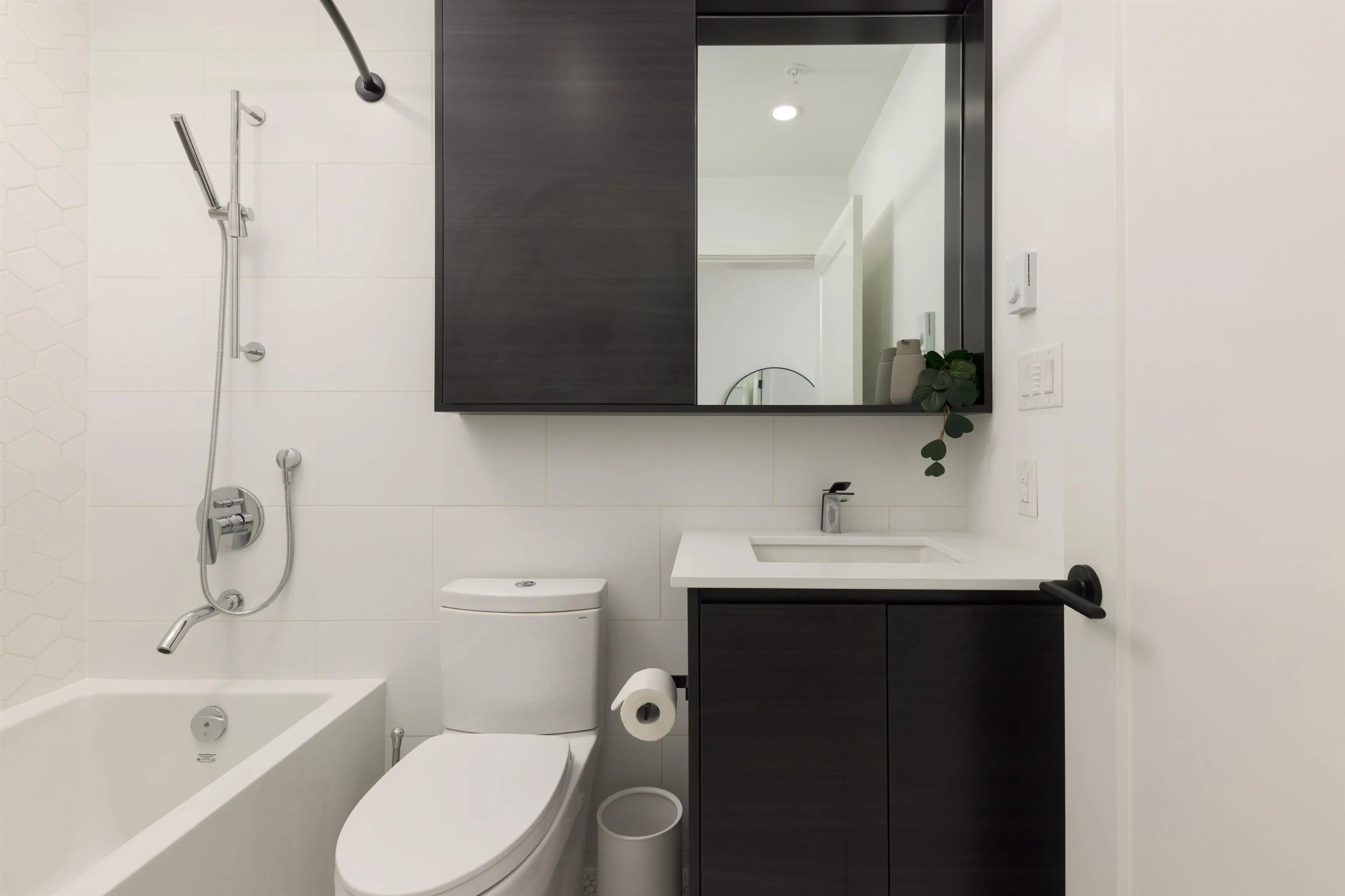 618 3131 Murray Street