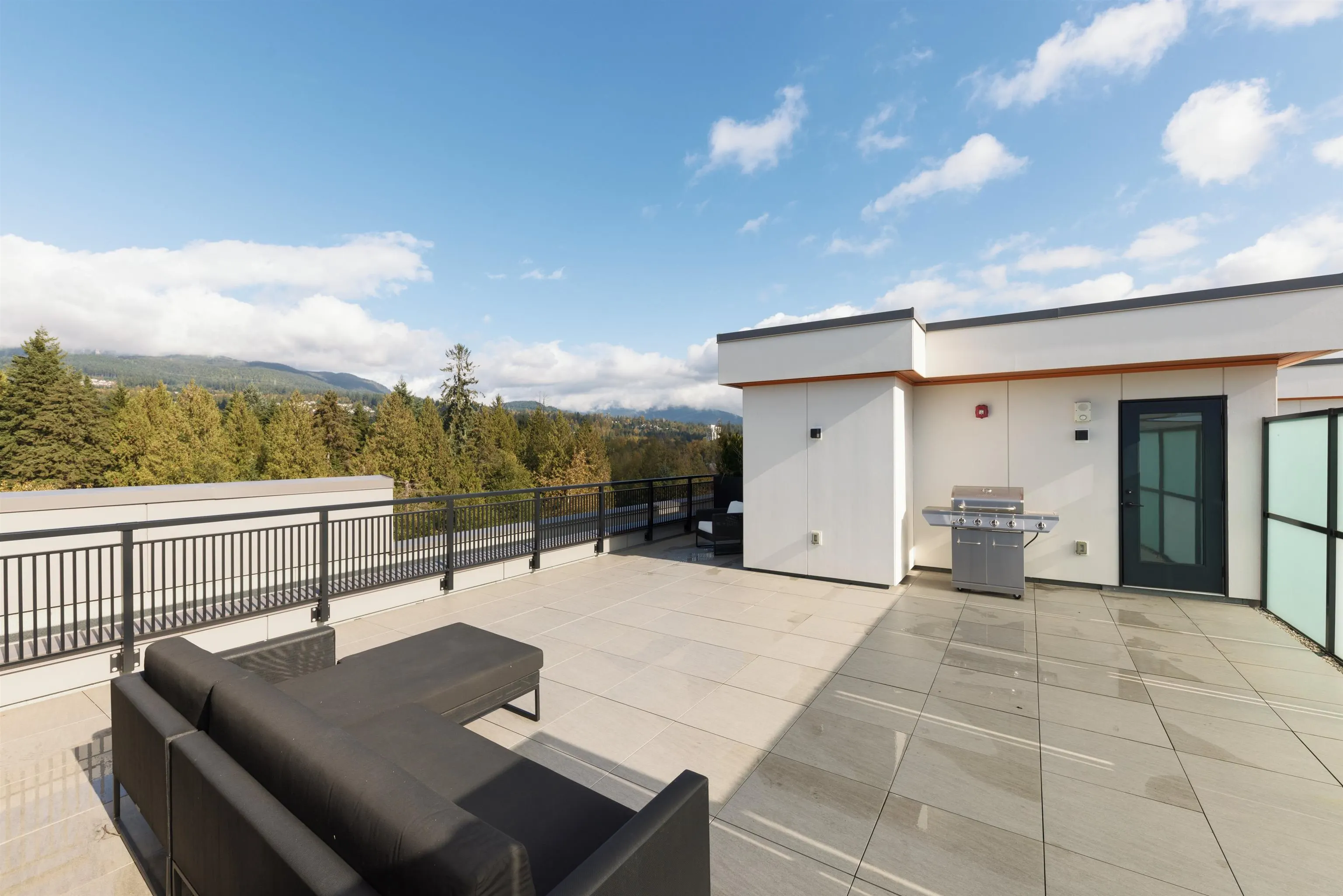 618 3131 Murray Street