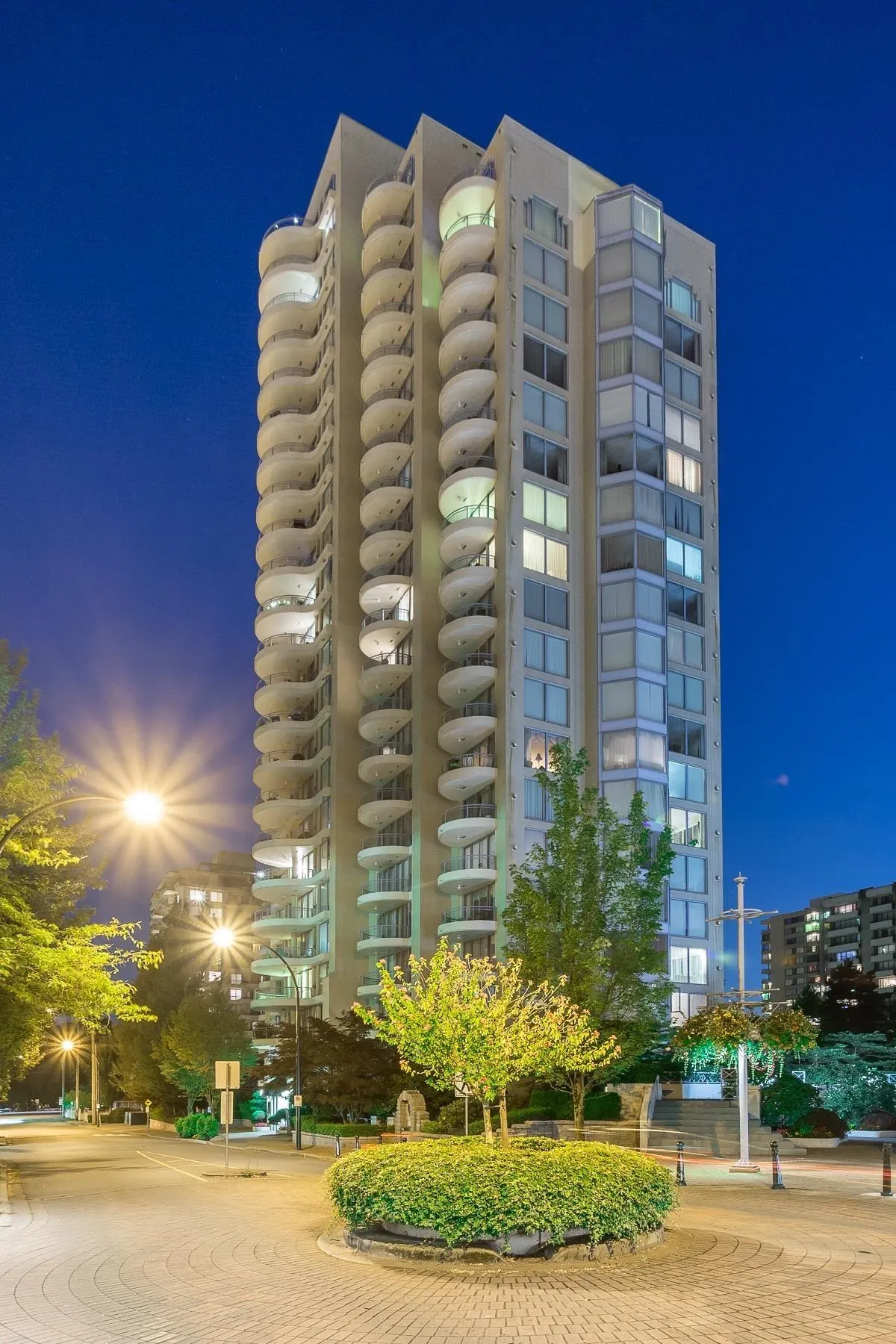 305 739 Princess Street