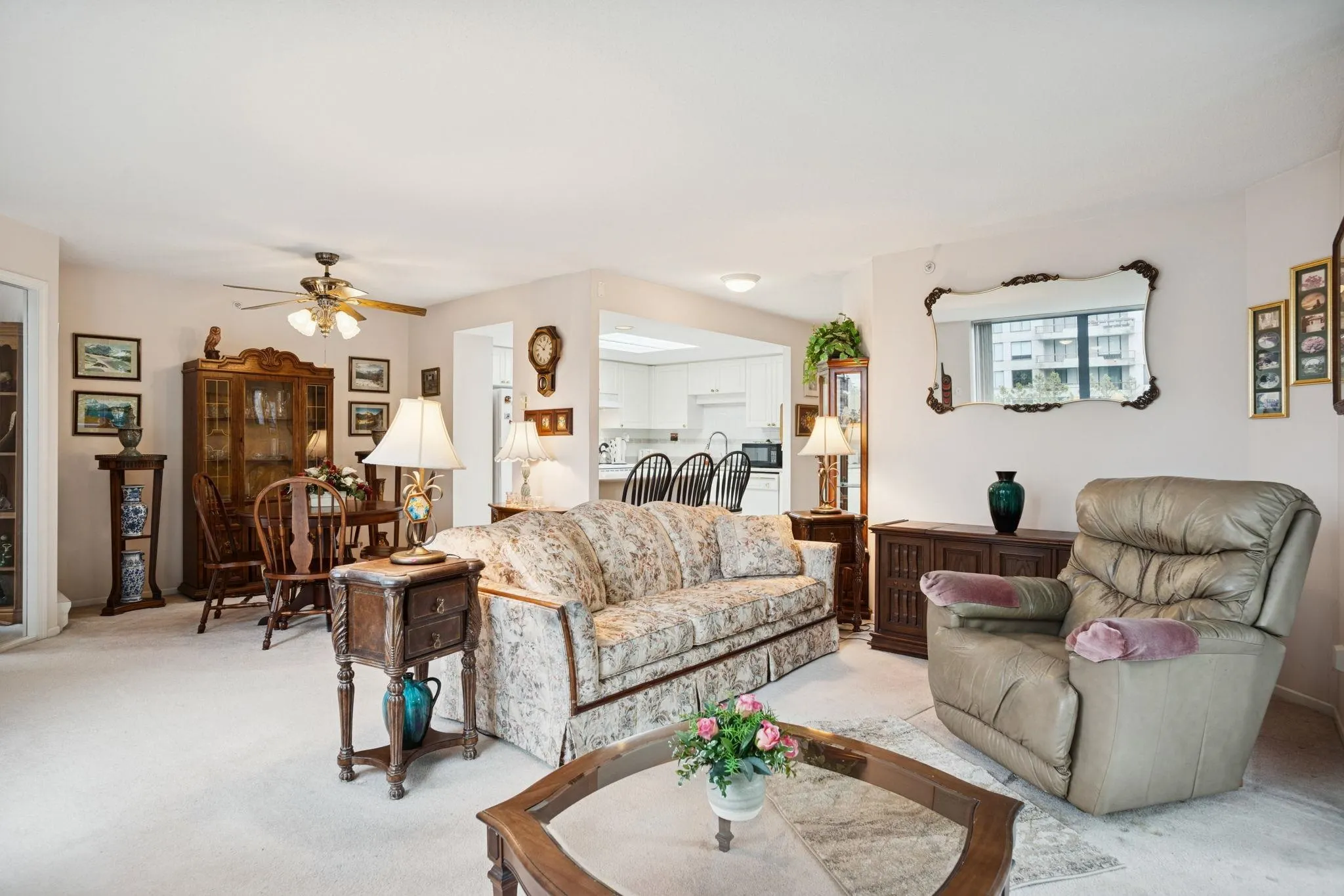 305 739 Princess Street