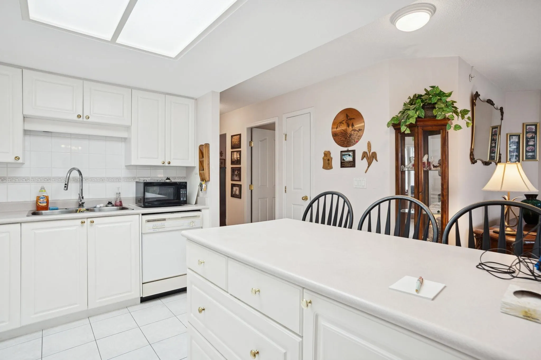 305 739 Princess Street