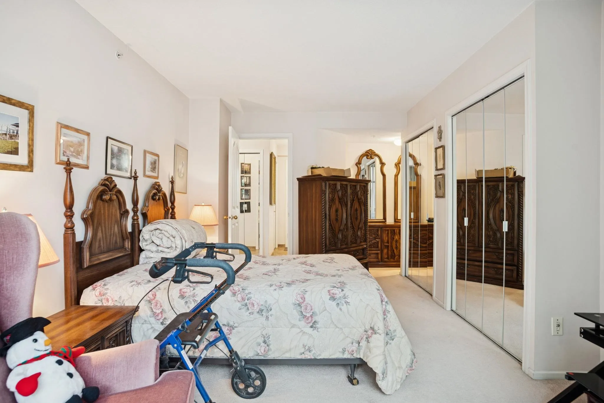 305 739 Princess Street