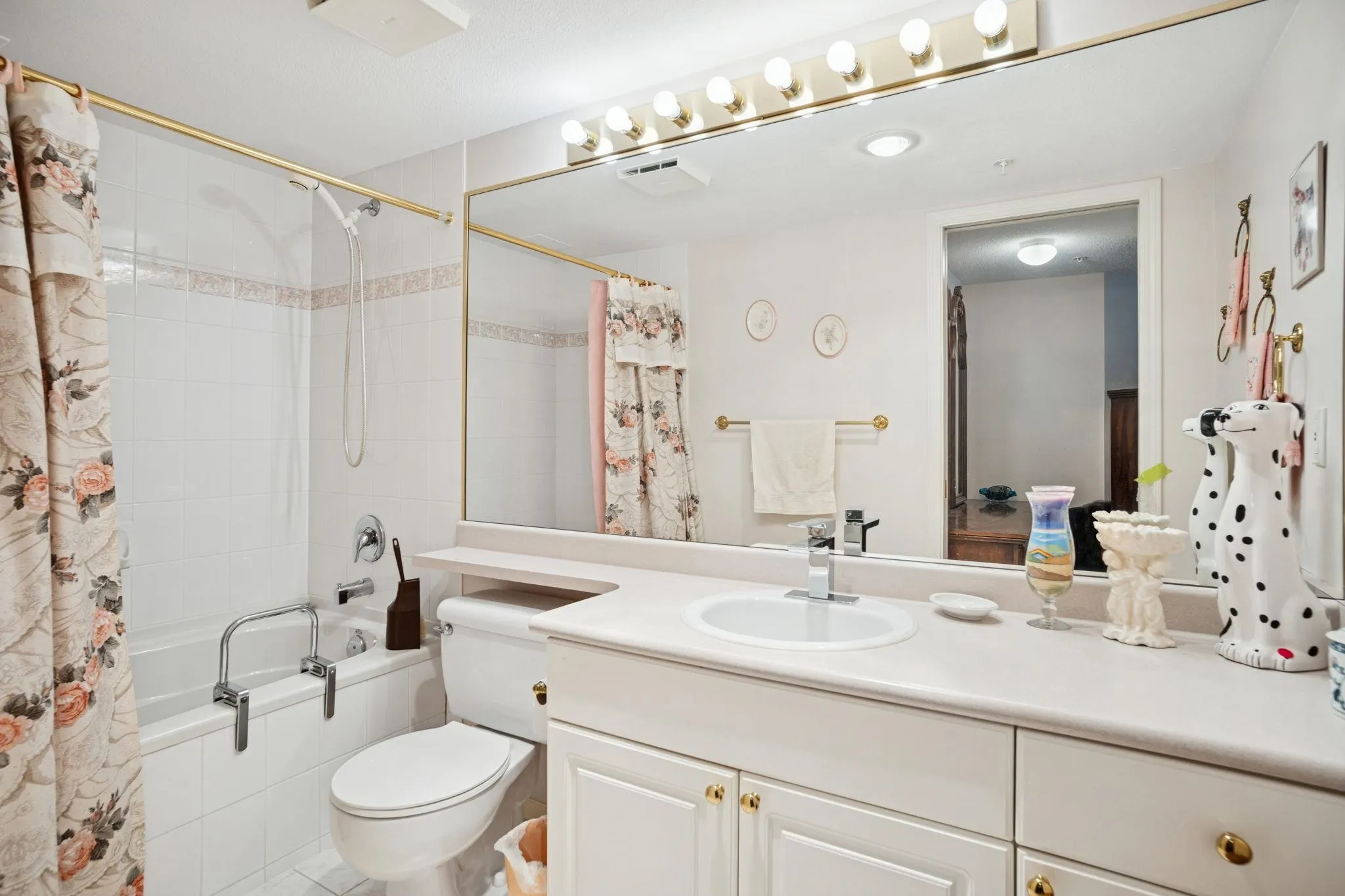 305 739 Princess Street