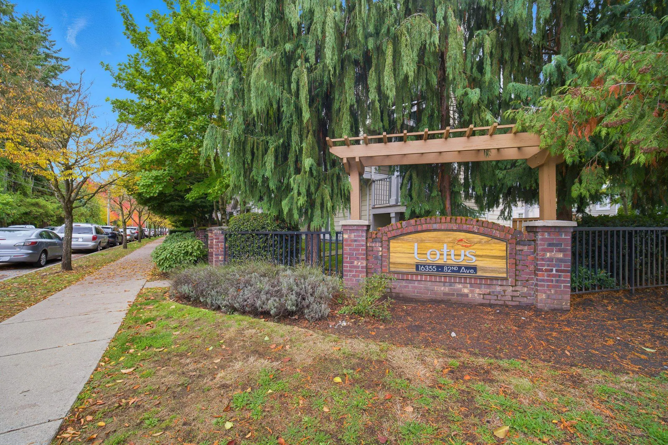 32 16355 82 Avenue