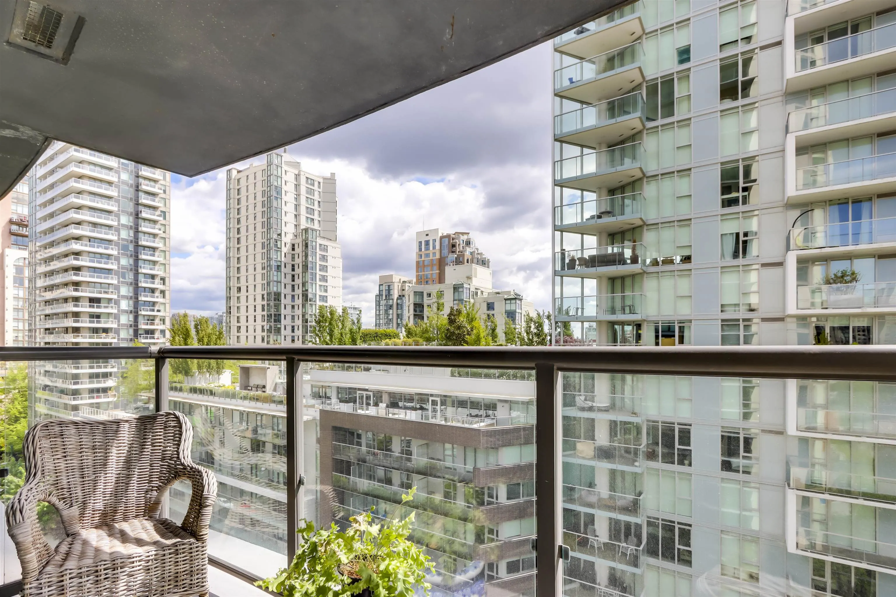 1102 501 Pacific Street