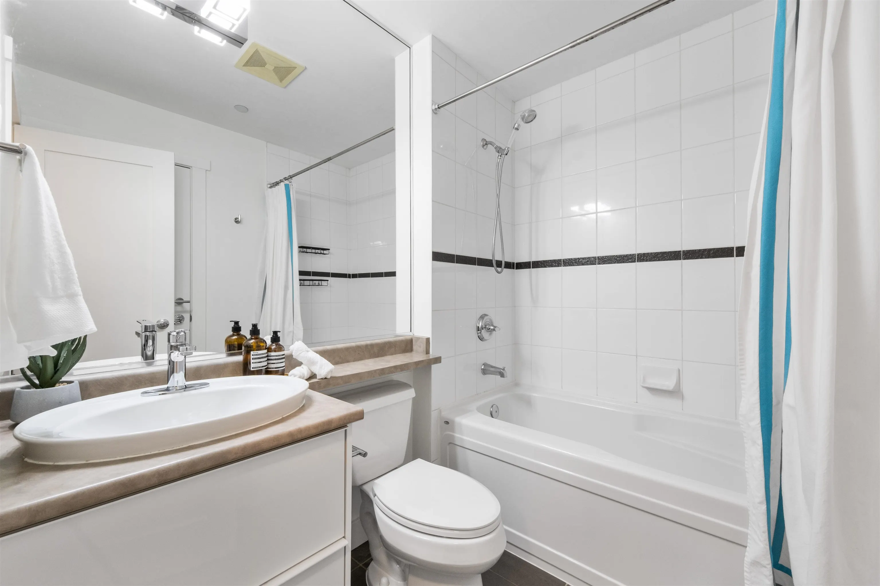 132 7388 Macpherson Avenue