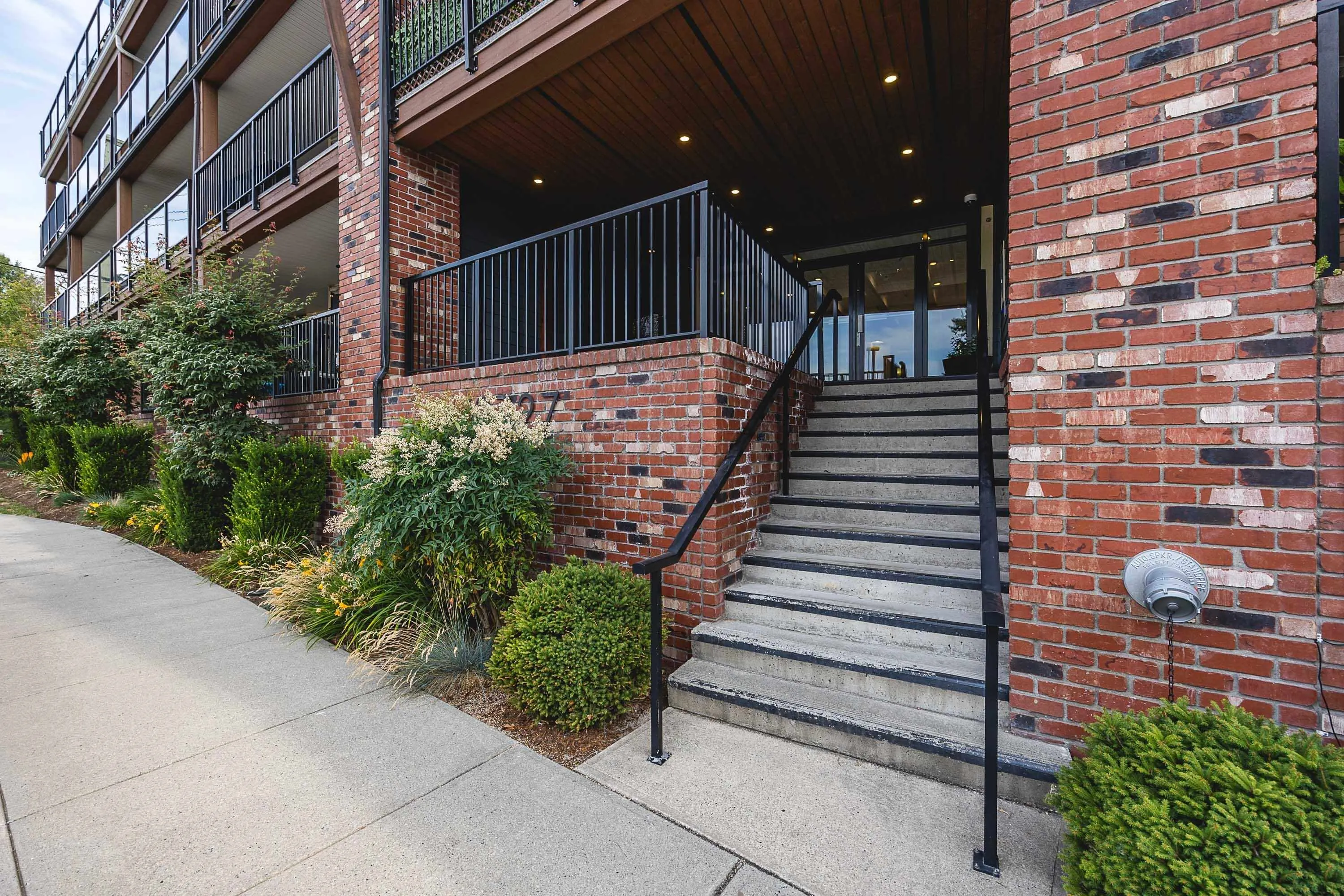 409 22327 River Road