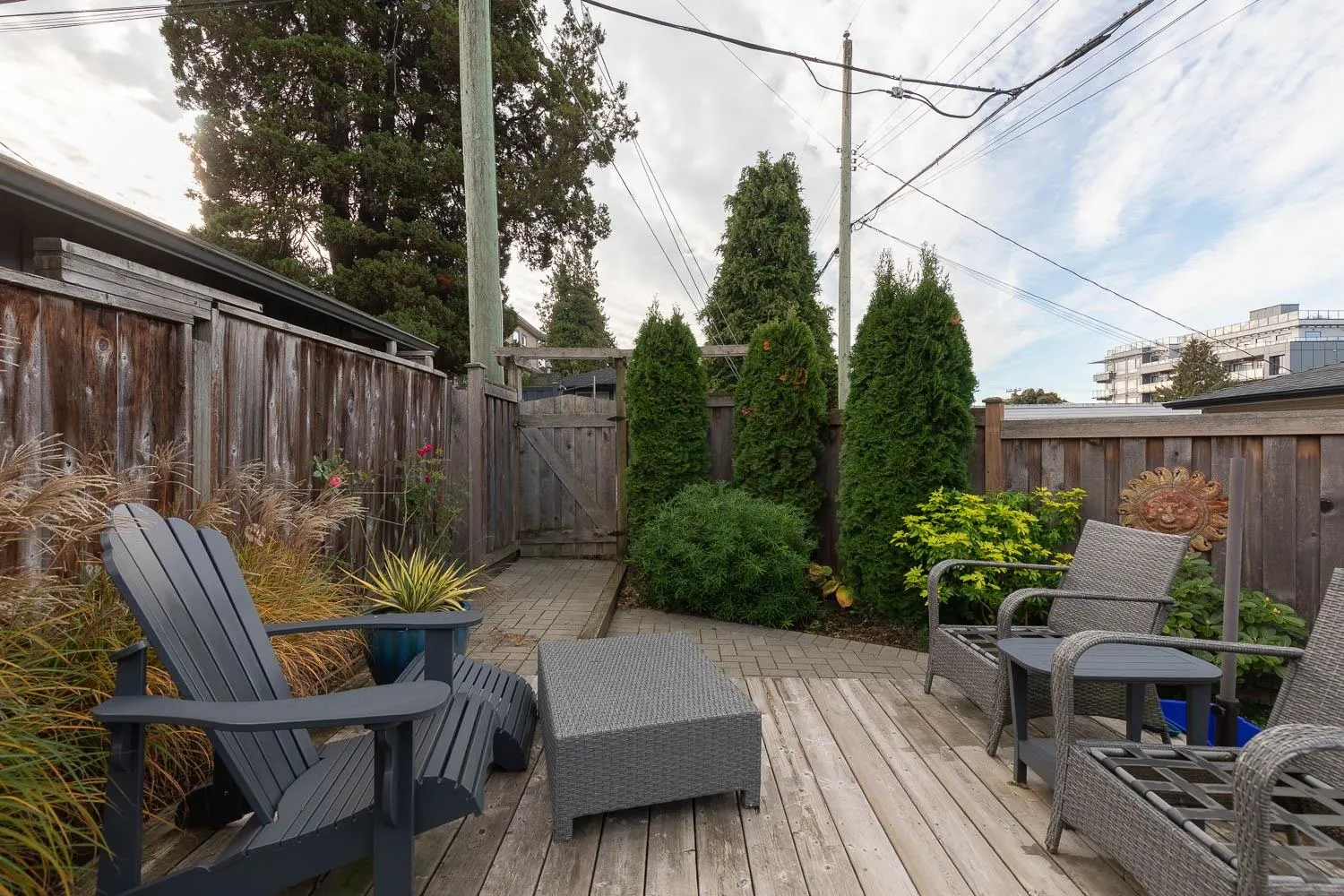 220 E 40th Avenue