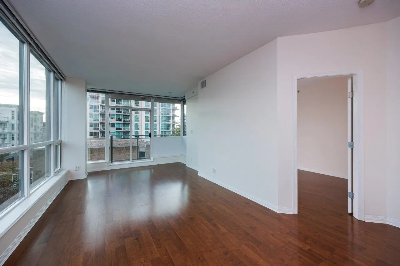501 138 E Esplanade