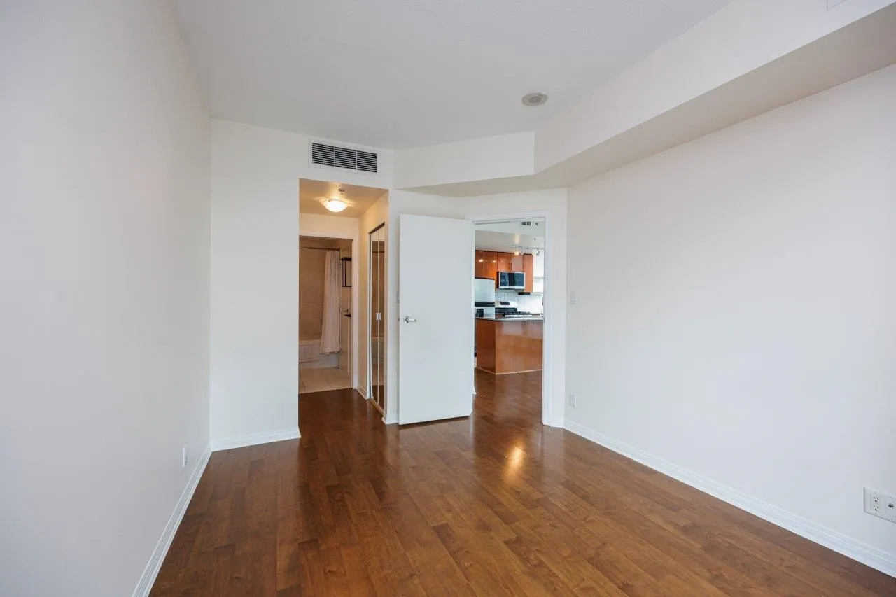 501 138 E Esplanade