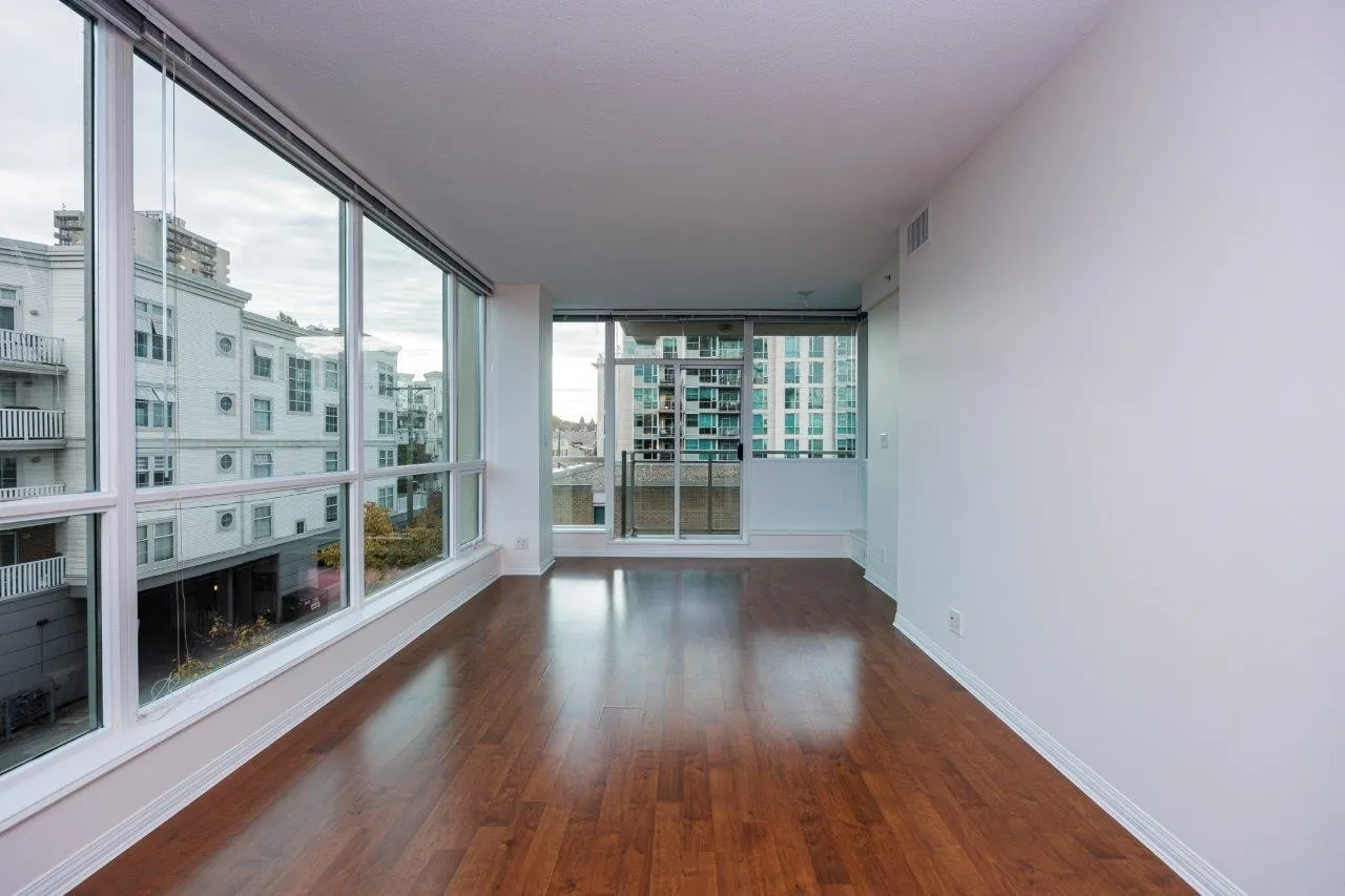 501 138 E Esplanade