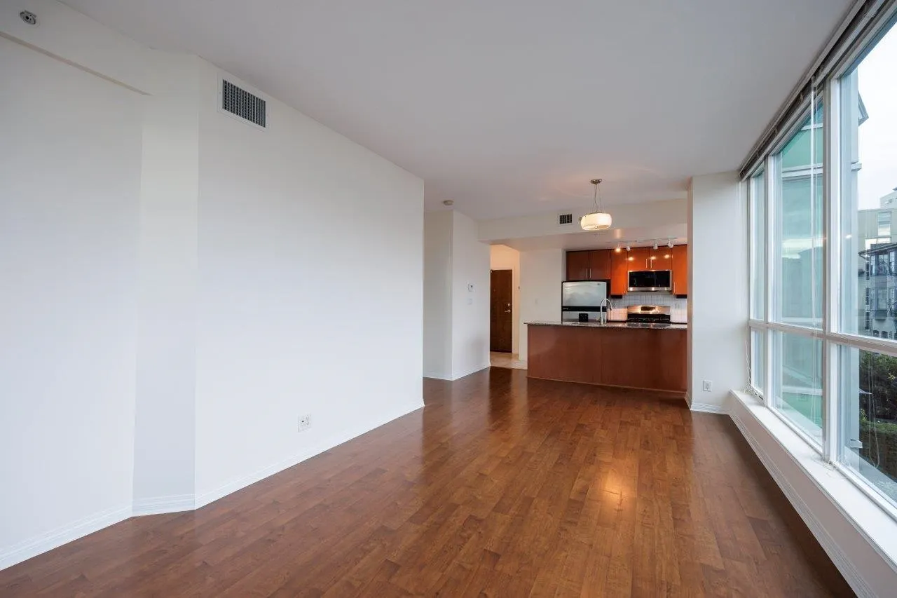 501 138 E Esplanade