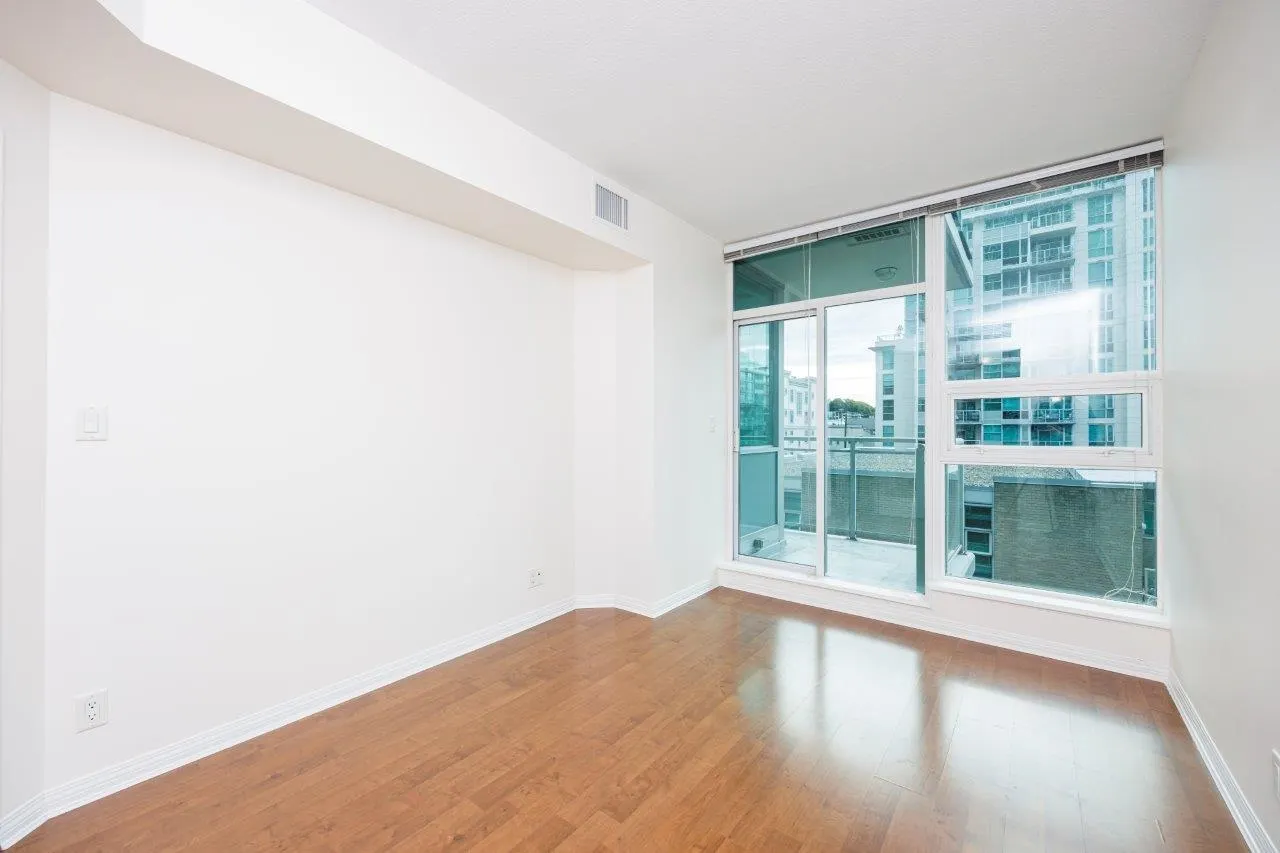 501 138 E Esplanade