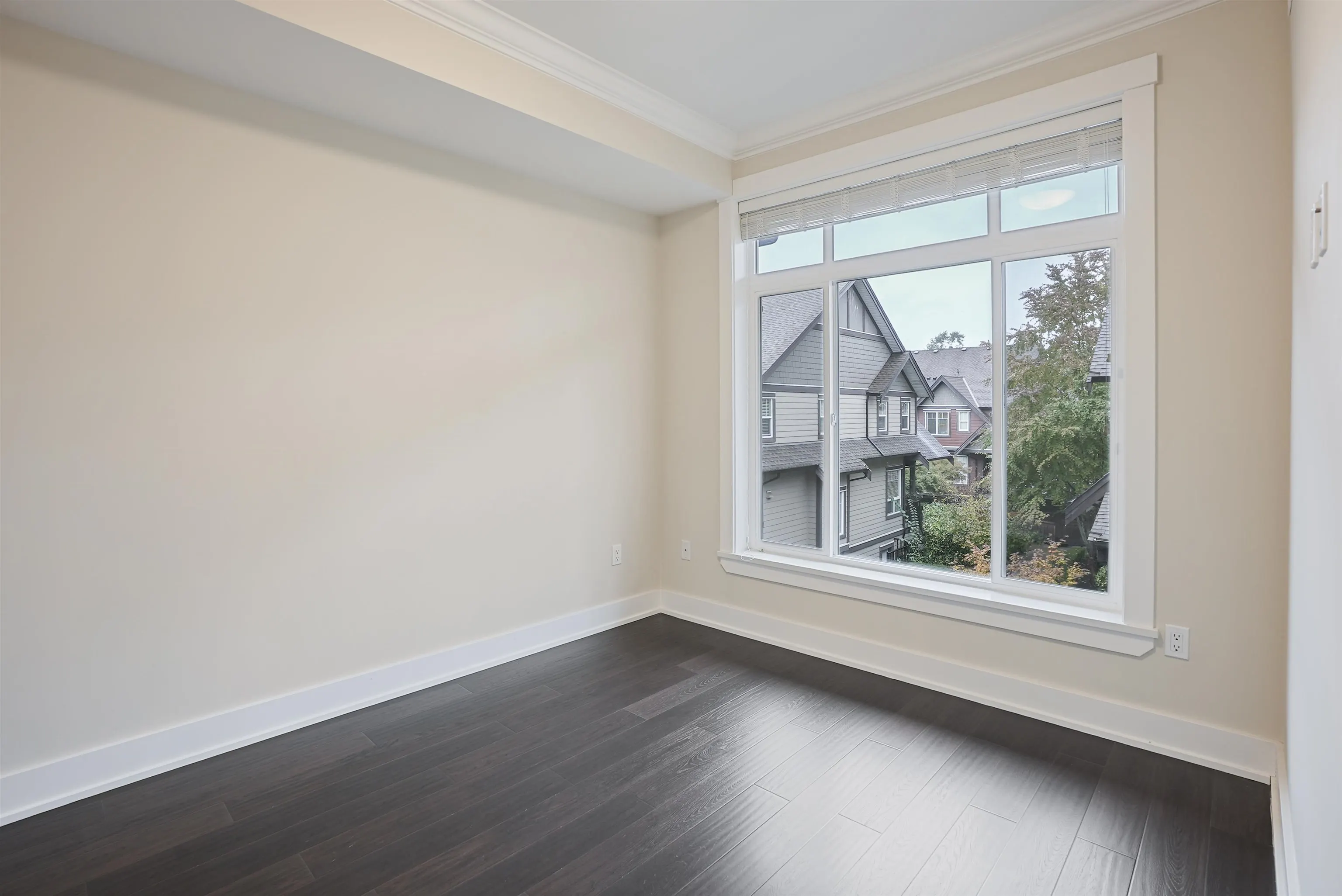 208 14885 60 Avenue