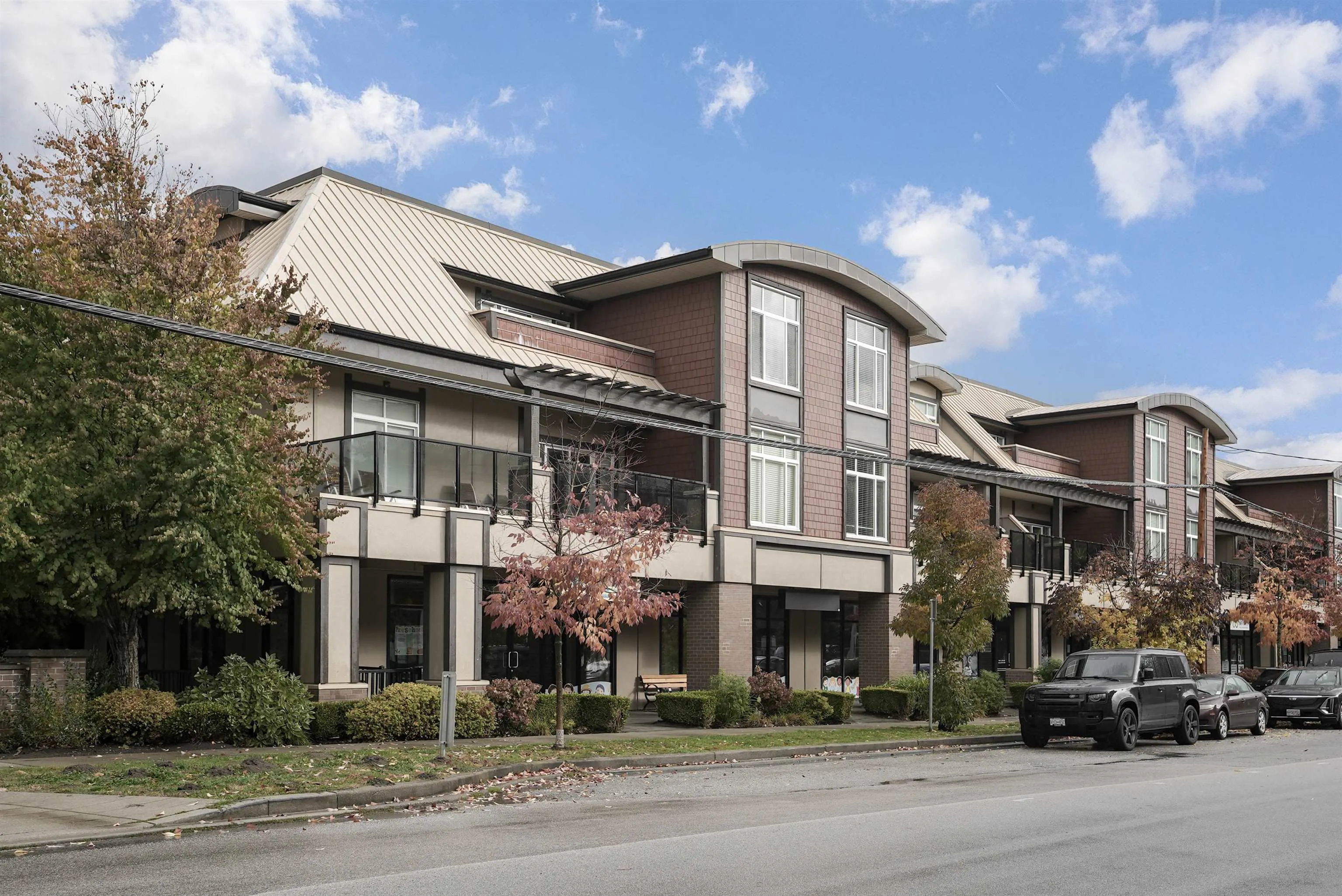 208 14885 60 Avenue