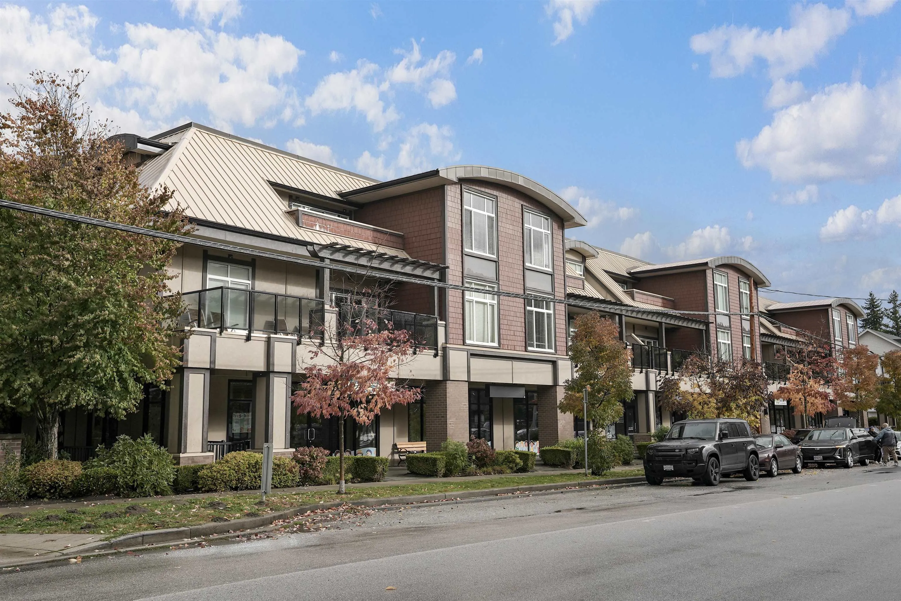 208 14885 60 Avenue