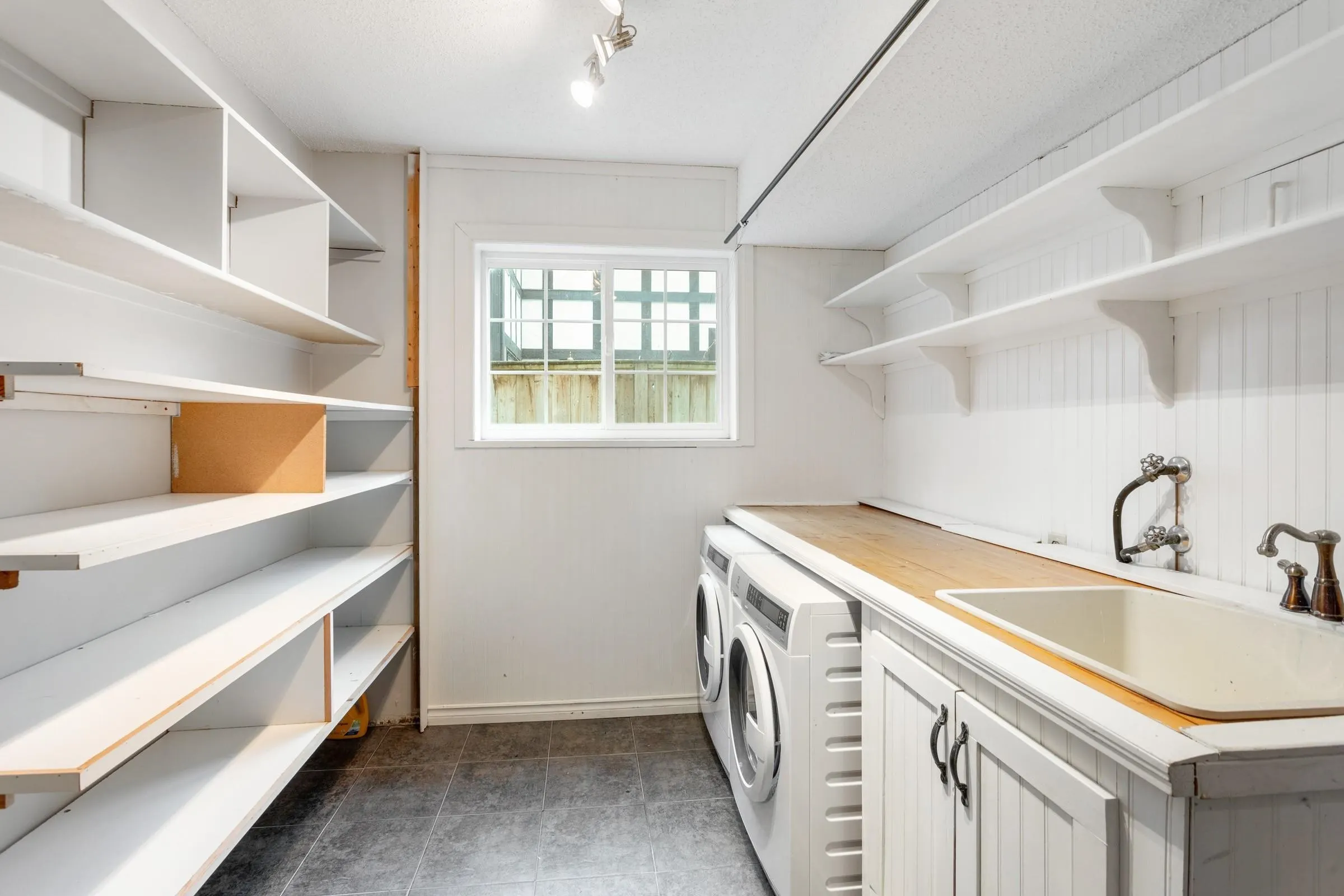 733 Kingfisher Place