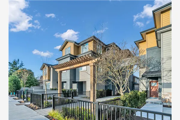 108 8233 Williams Road