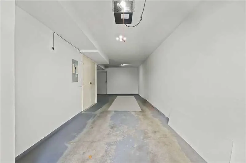 3 7111 Lynnwood Drive