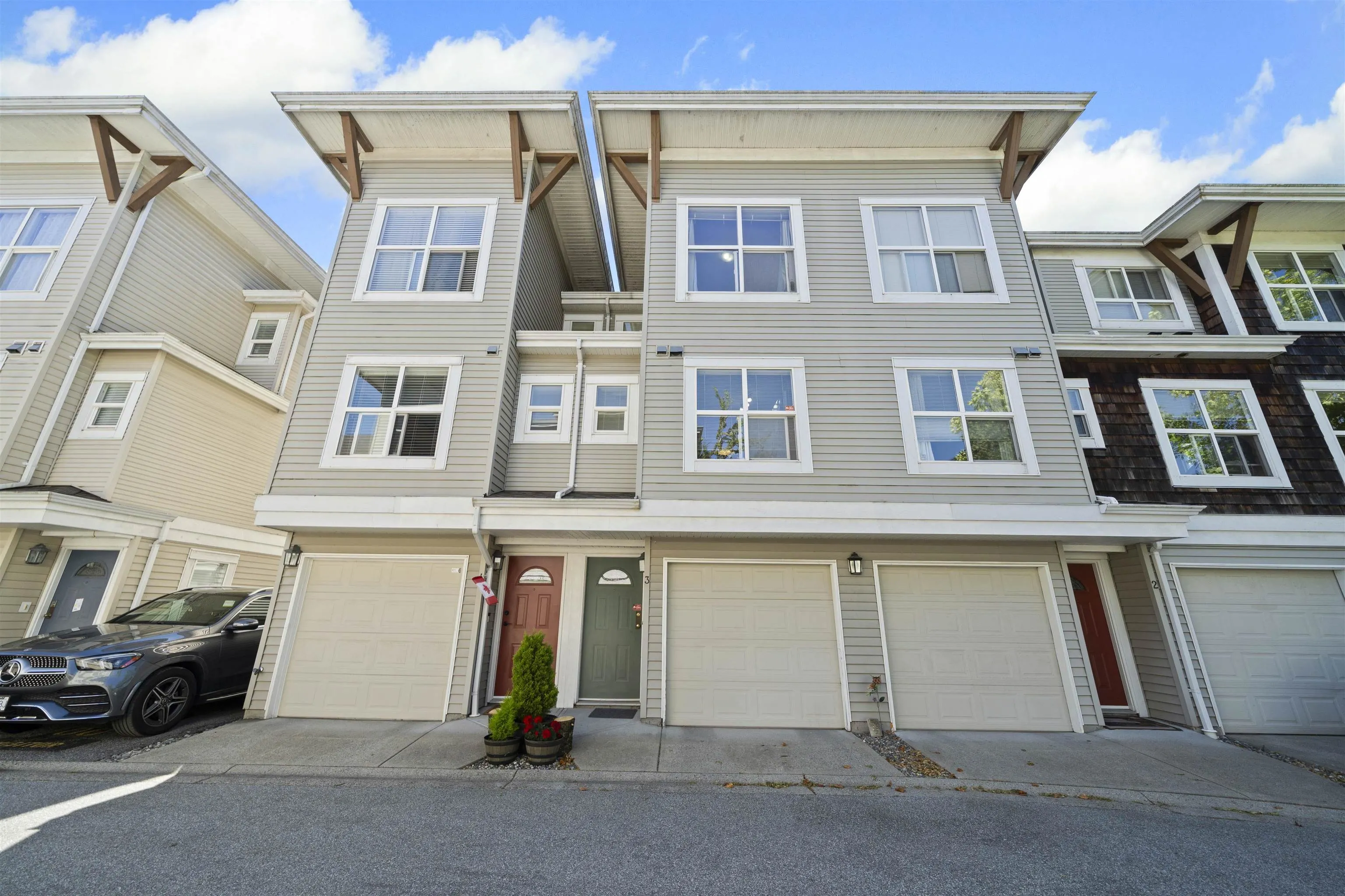 3 7111 Lynnwood Drive