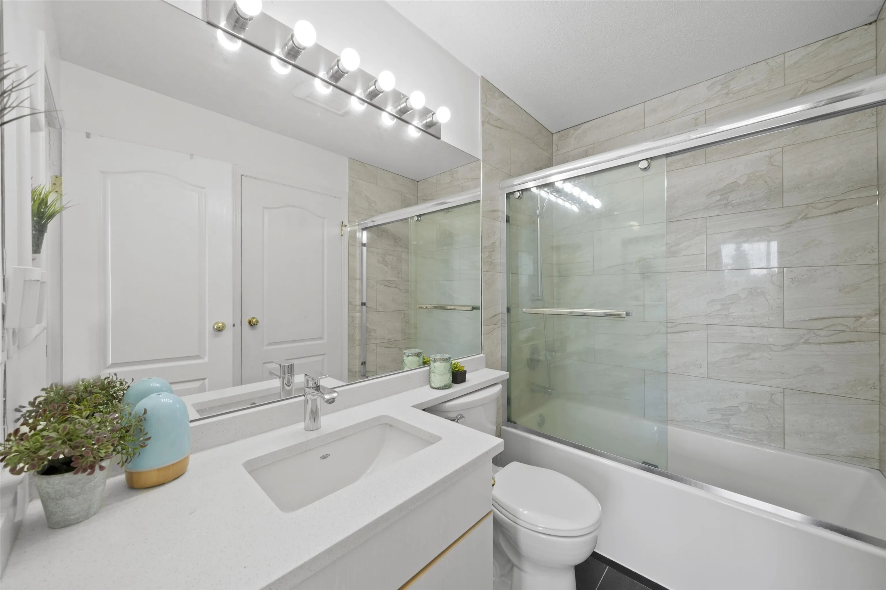 3 7111 Lynnwood Drive