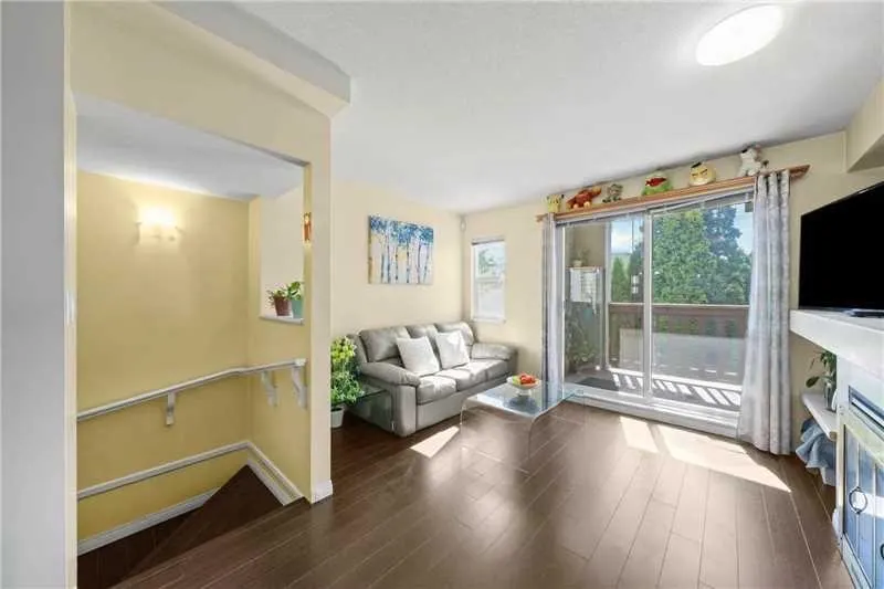 3 7111 Lynnwood Drive