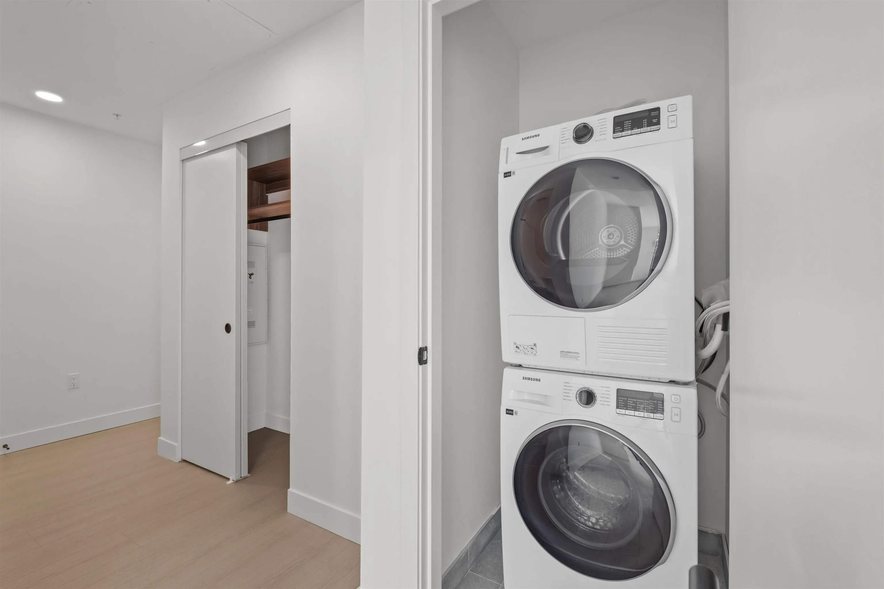 411 422 E 3rd Street