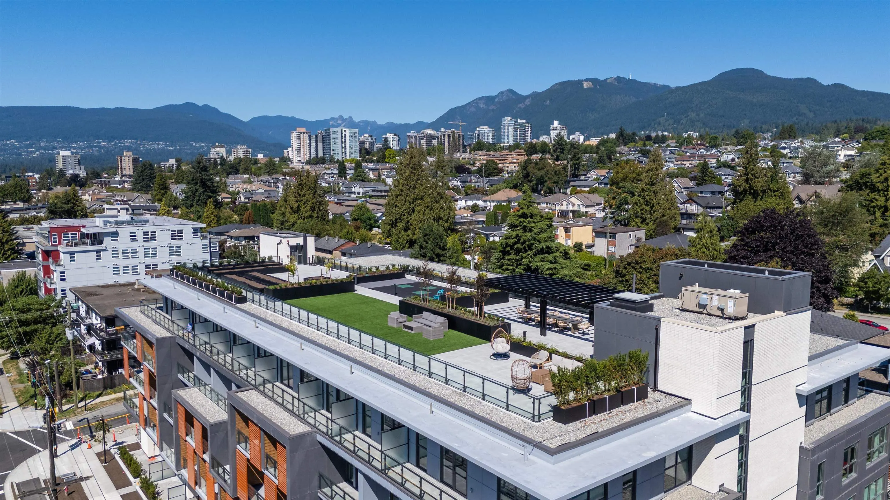 411 422 E 3rd Street