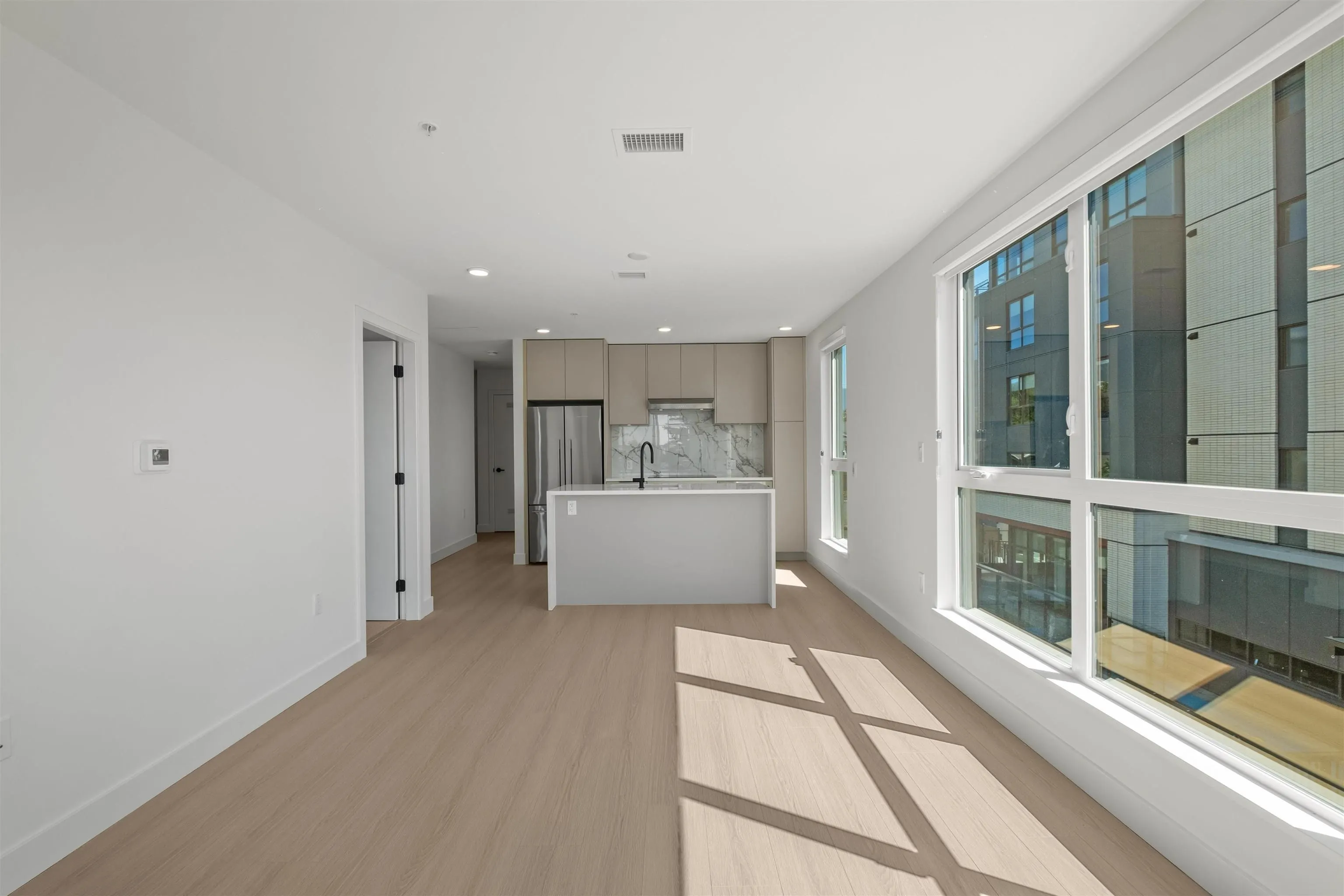 411 422 E 3rd Street