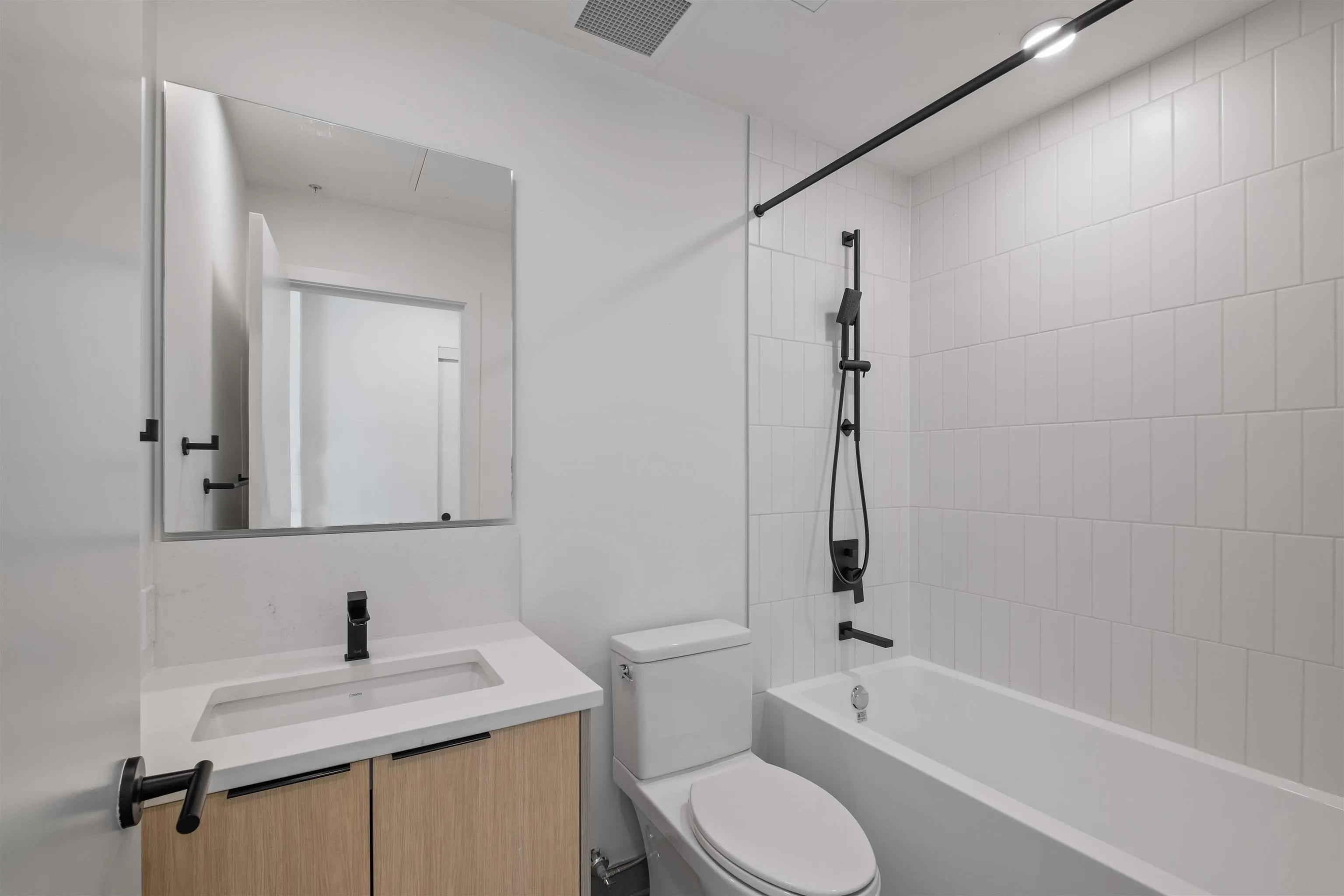 411 422 E 3rd Street