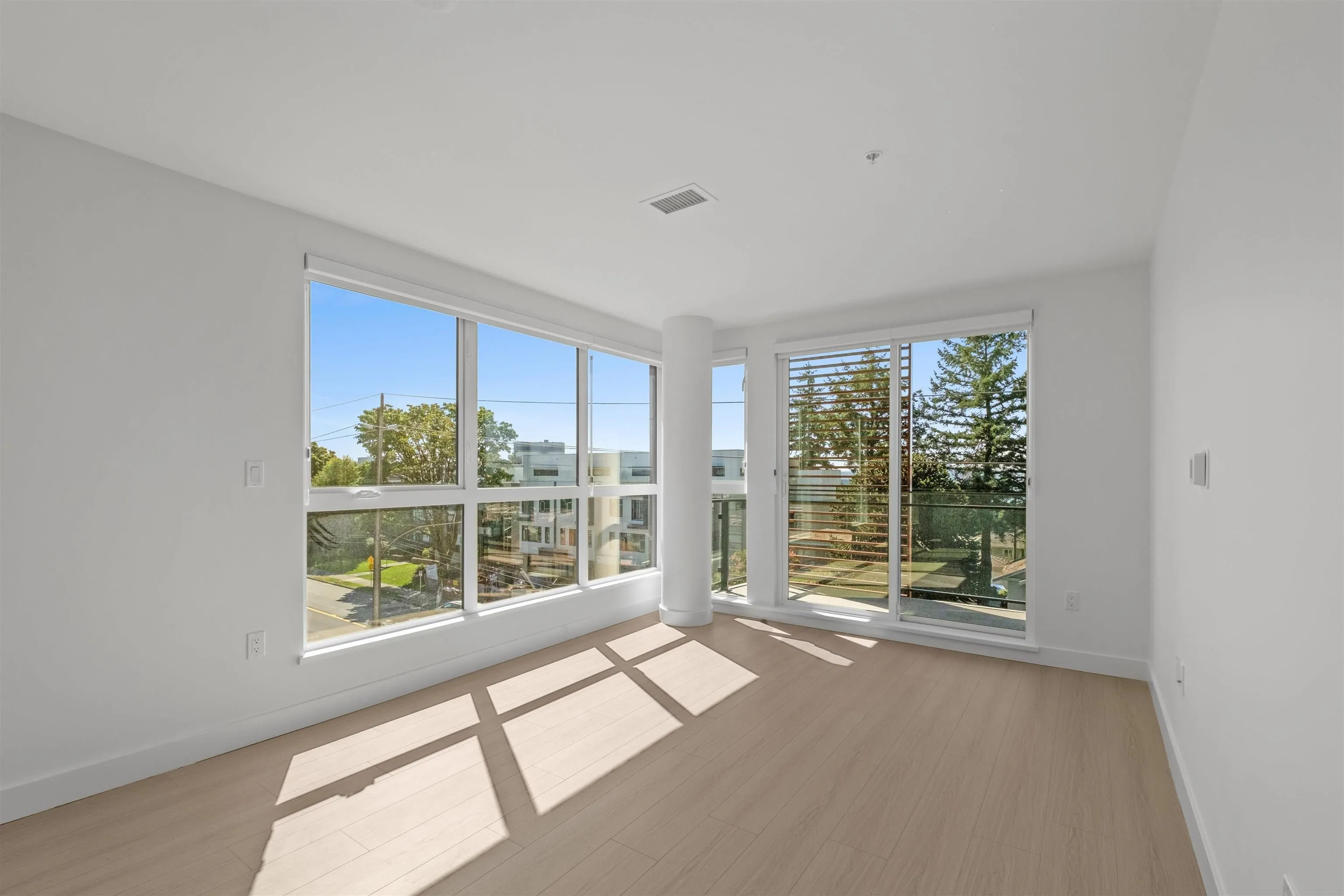 411 422 E 3rd Street