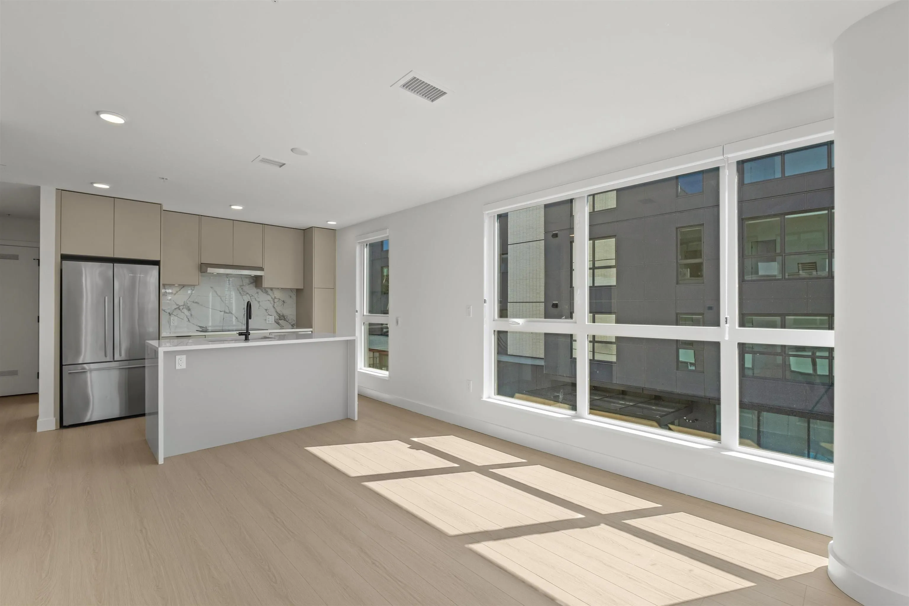 411 422 E 3rd Street