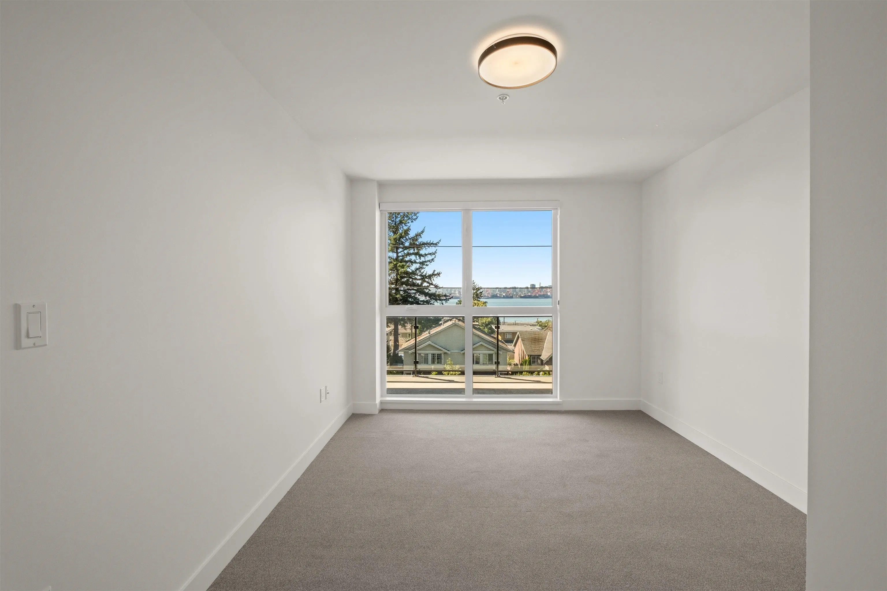 411 422 E 3rd Street