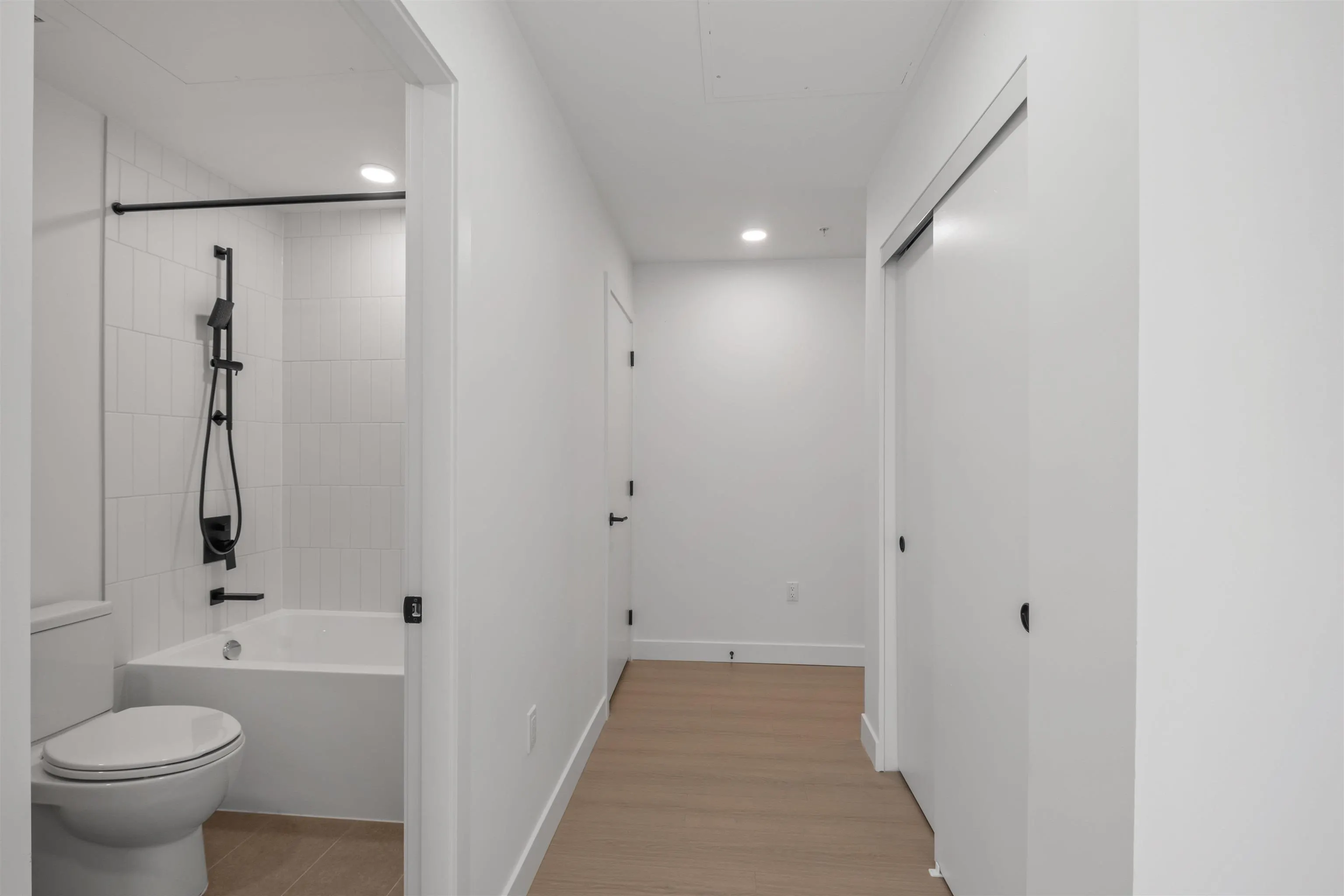 411 422 E 3rd Street